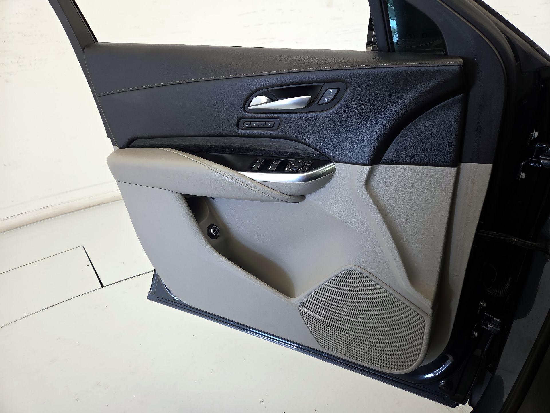 Thumbnail: 2021 Cadillac XT4 - 12