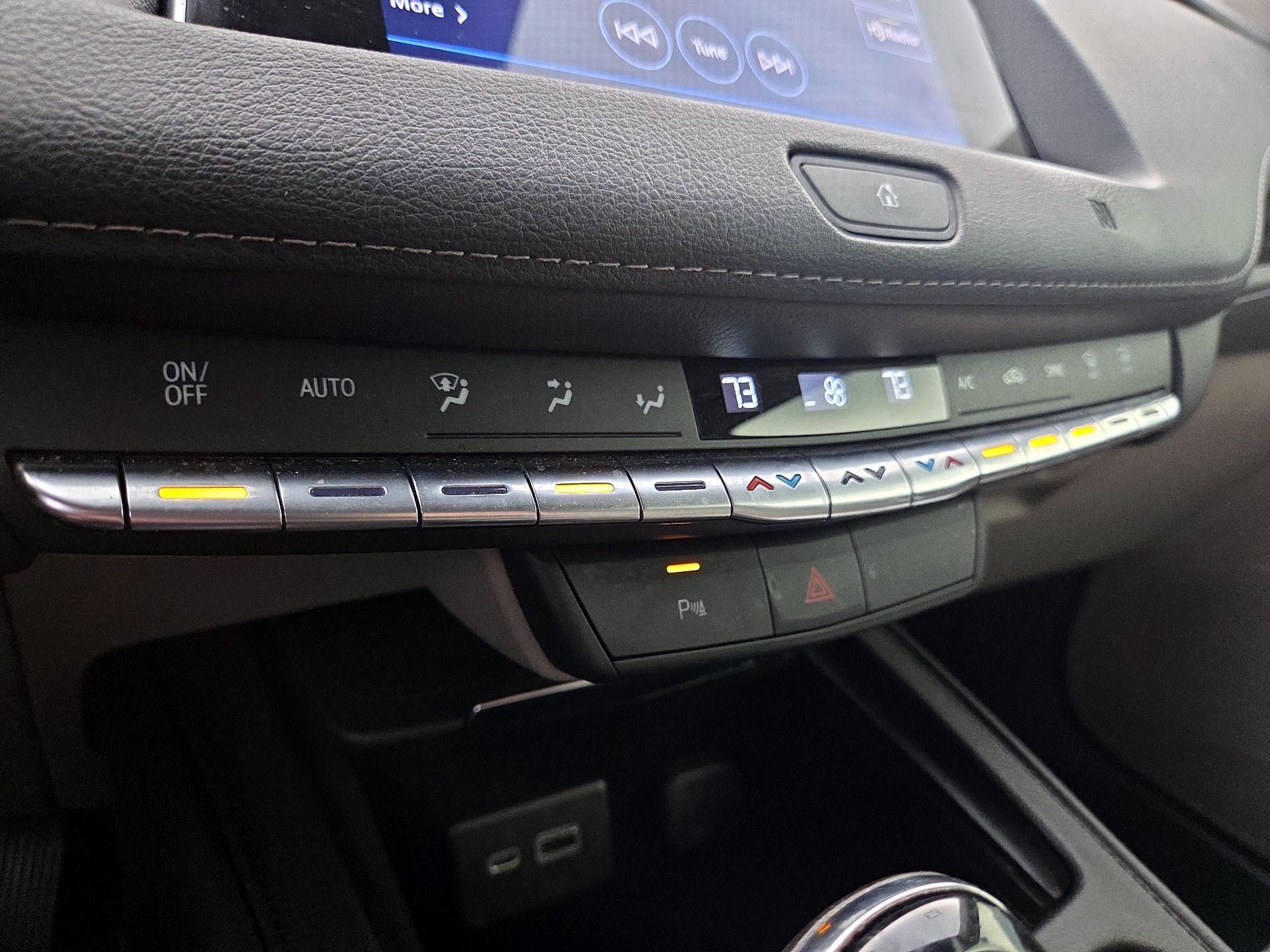 Thumbnail: 2021 Cadillac XT4 - 16