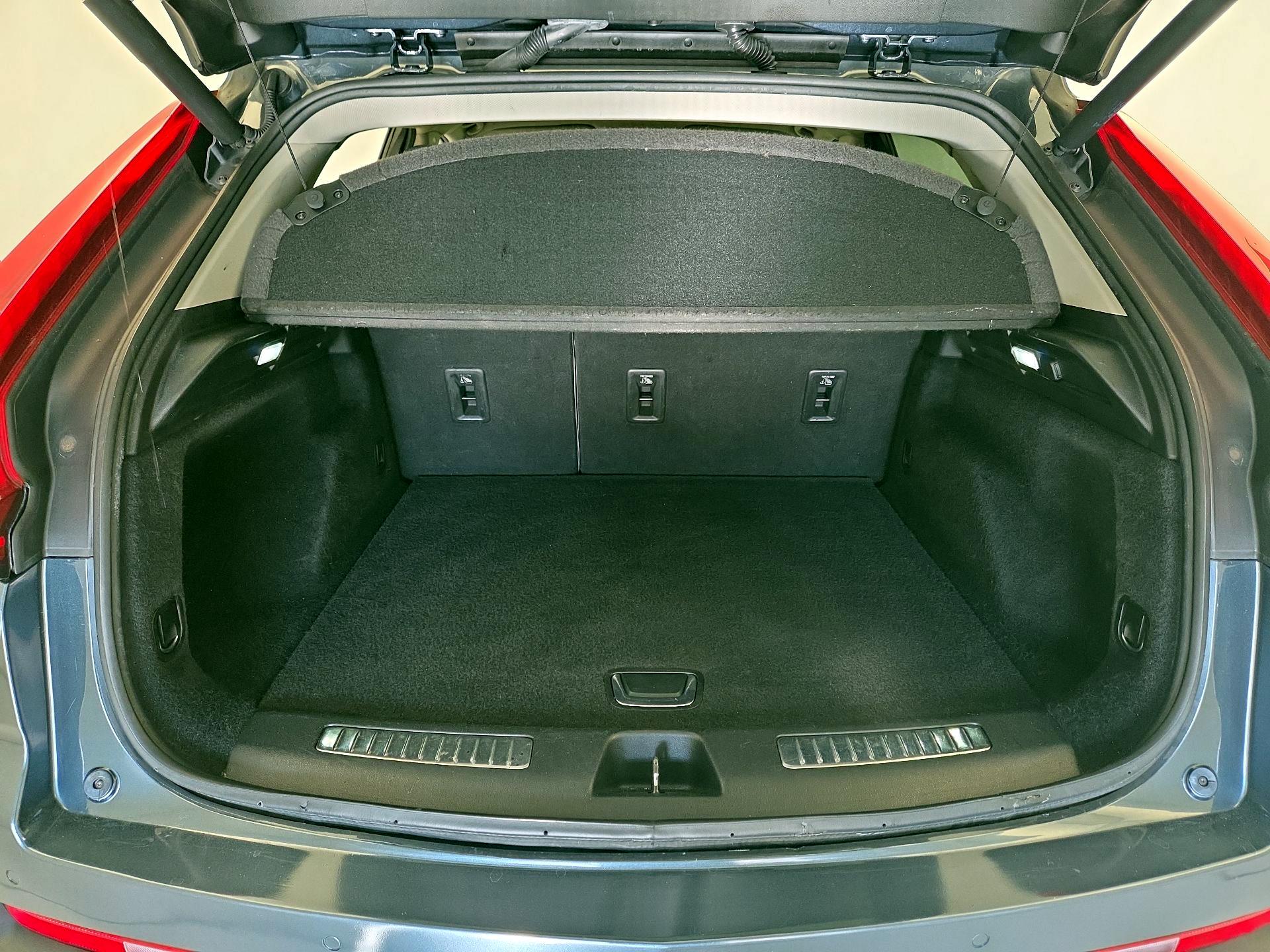 Thumbnail: 2021 Cadillac XT4 - 20
