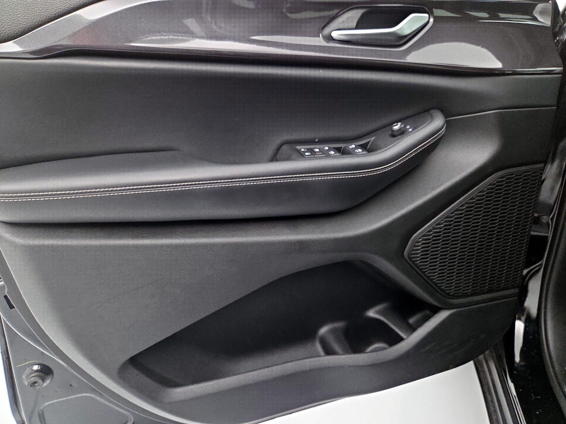 Thumbnail: 2023 Jeep Grand Cherokee - 12