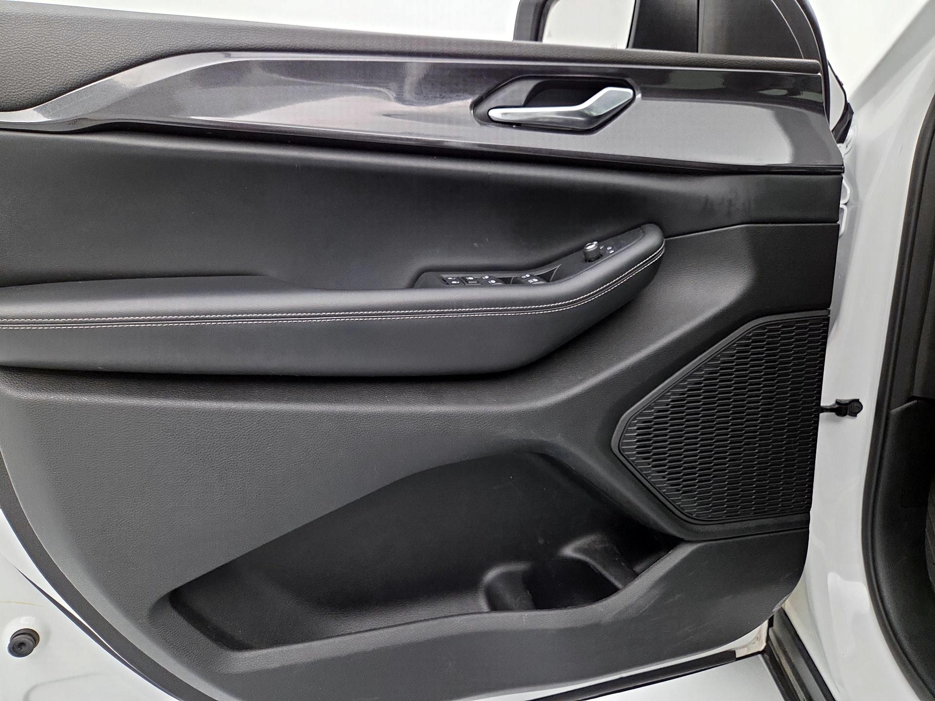 Thumbnail: 2023 Jeep Grand Cherokee - 12