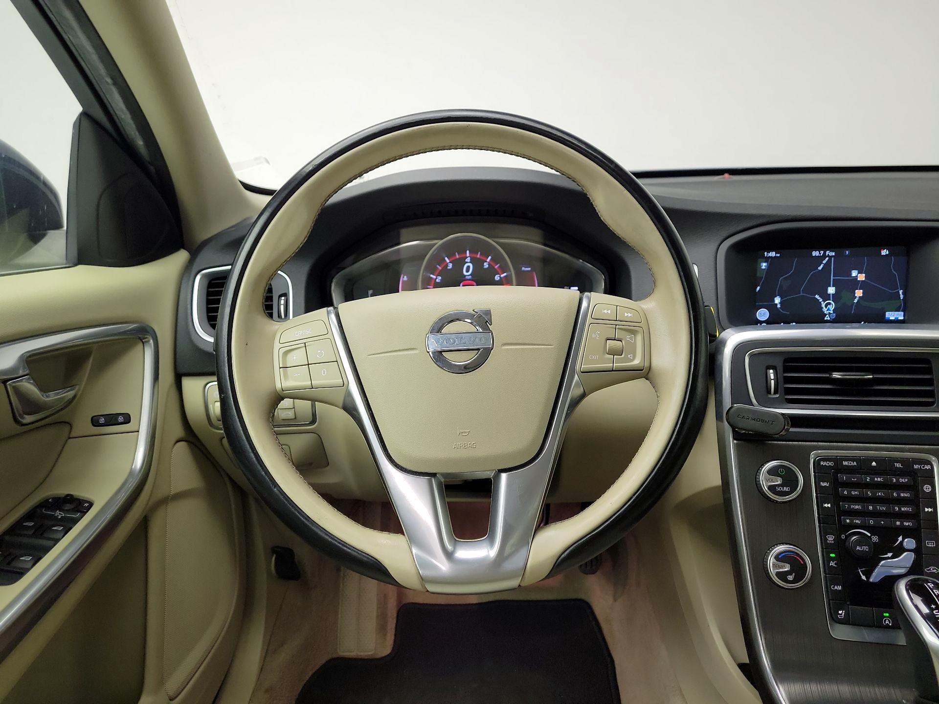 Thumbnail: 2015 Volvo S60 - 10