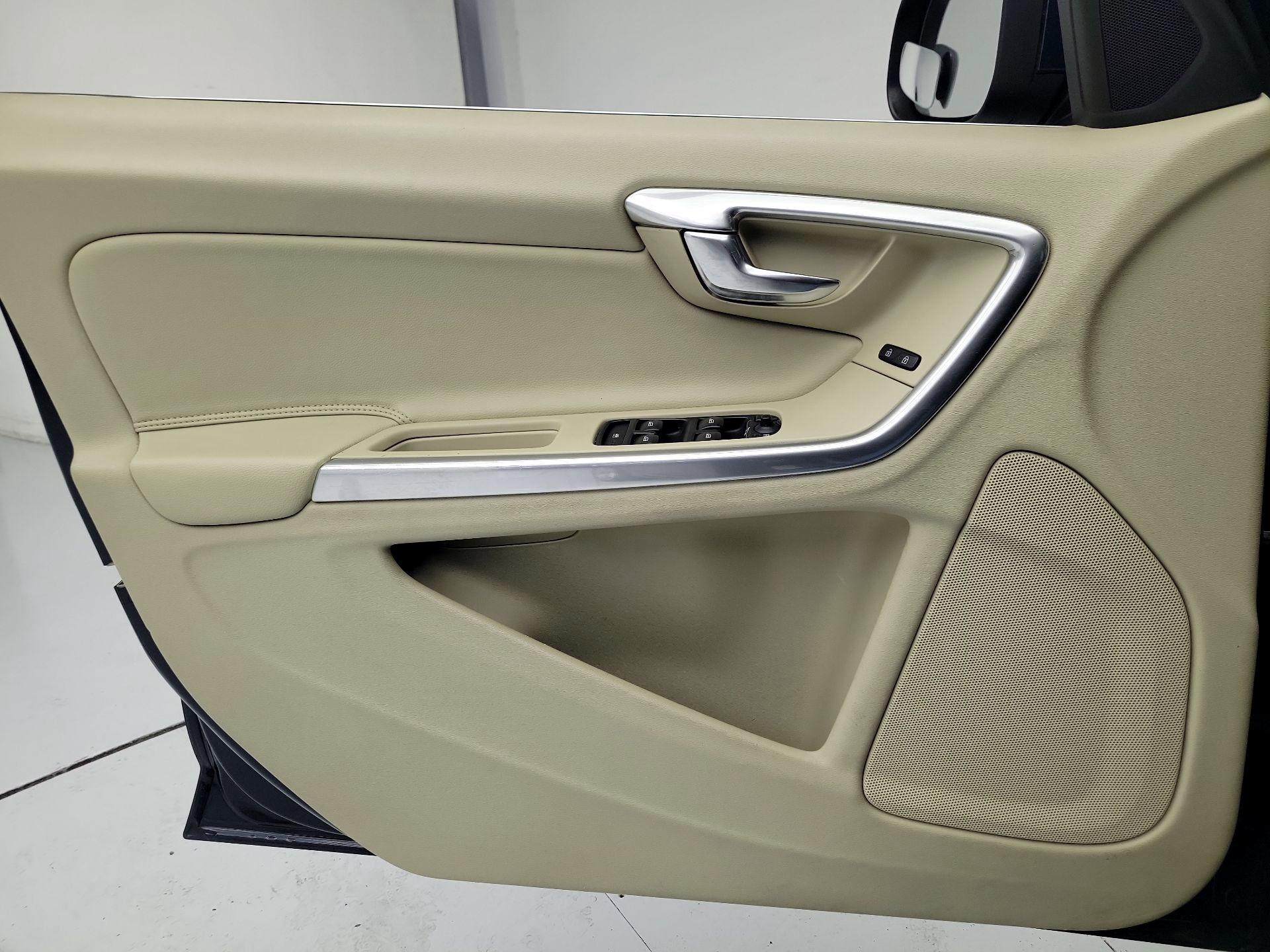 Thumbnail: 2015 Volvo S60 - 12