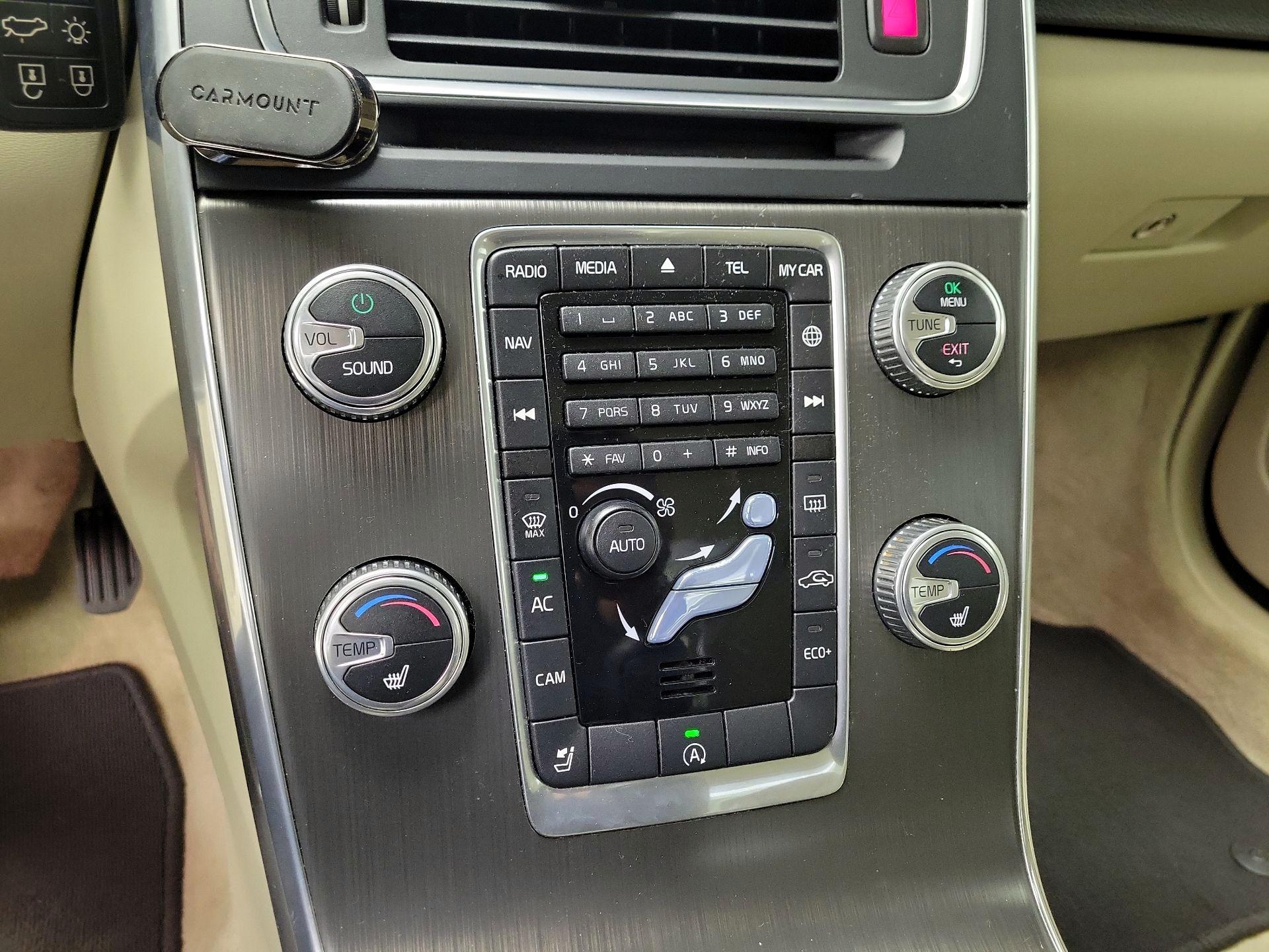 Thumbnail: 2015 Volvo S60 - 17