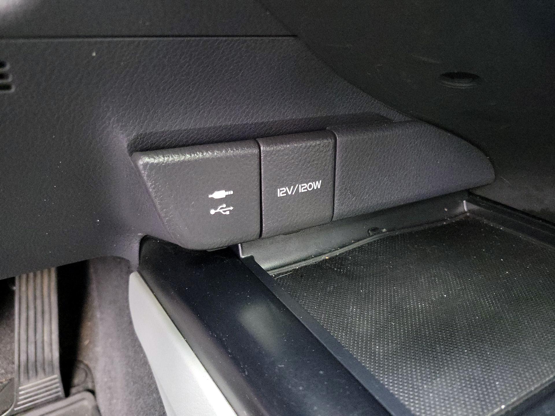 Thumbnail: 2019 Toyota Camry - 18