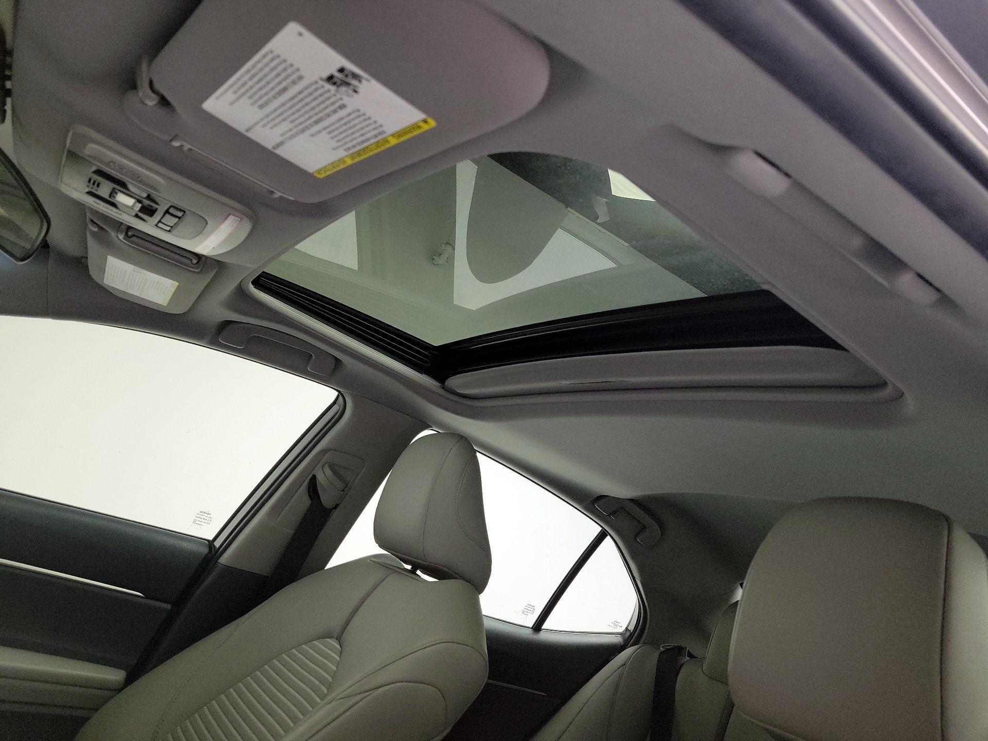 Thumbnail: 2019 Toyota Camry - 19