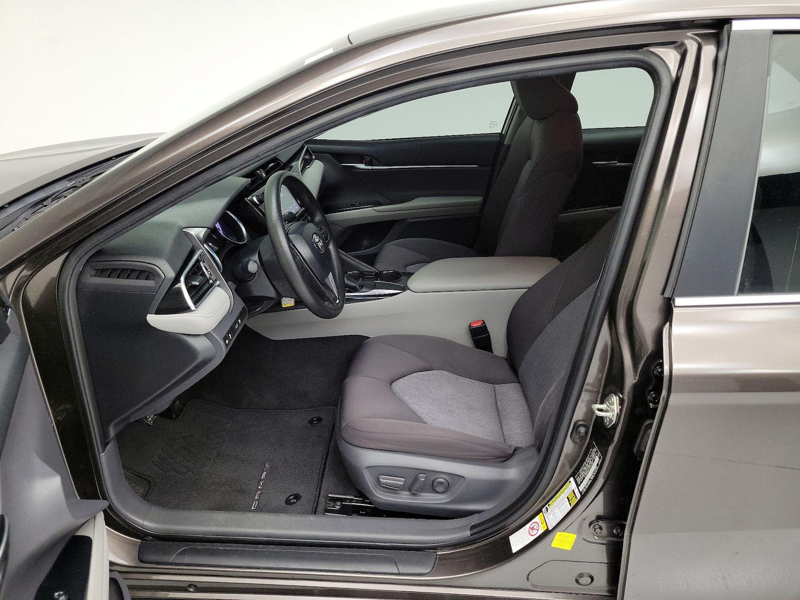 2018 Toyota Camry LE - Photo 12
