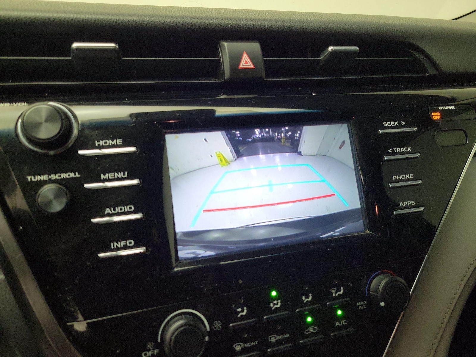 2018 Toyota Camry LE - Photo 15