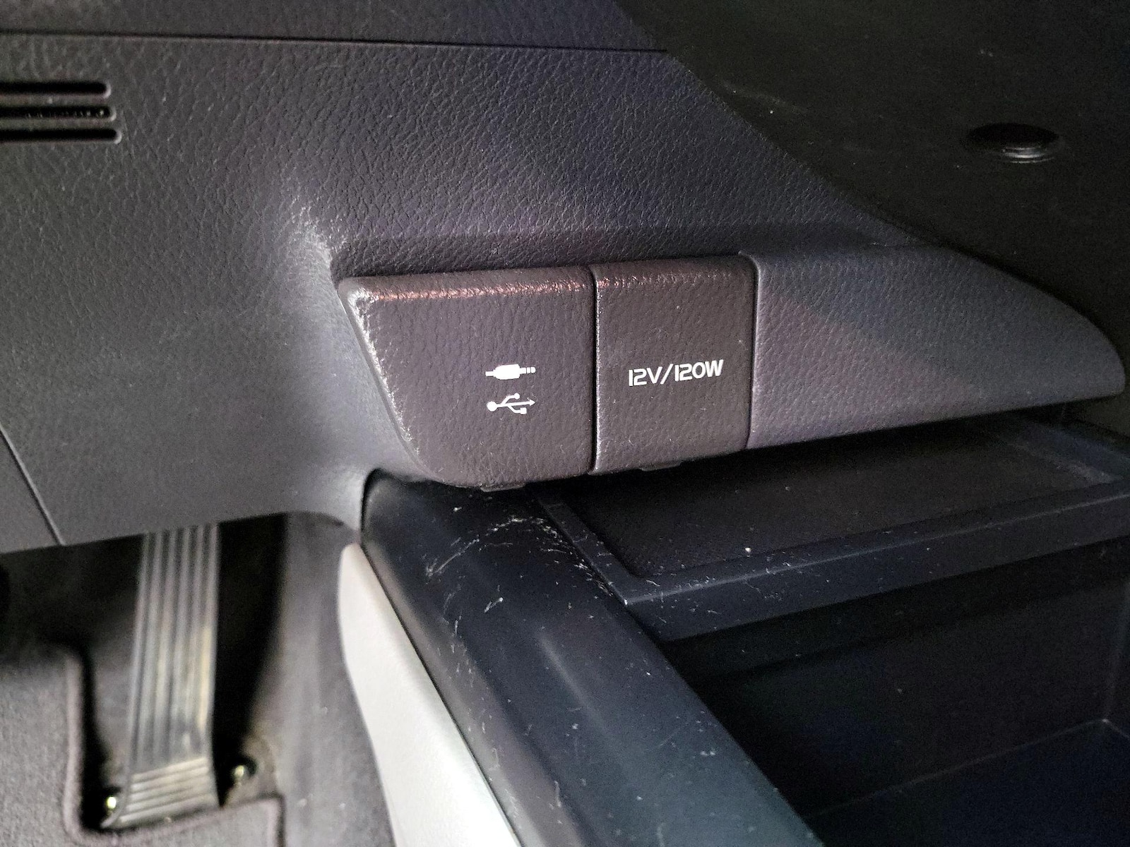 2018 Toyota Camry LE - Photo 19