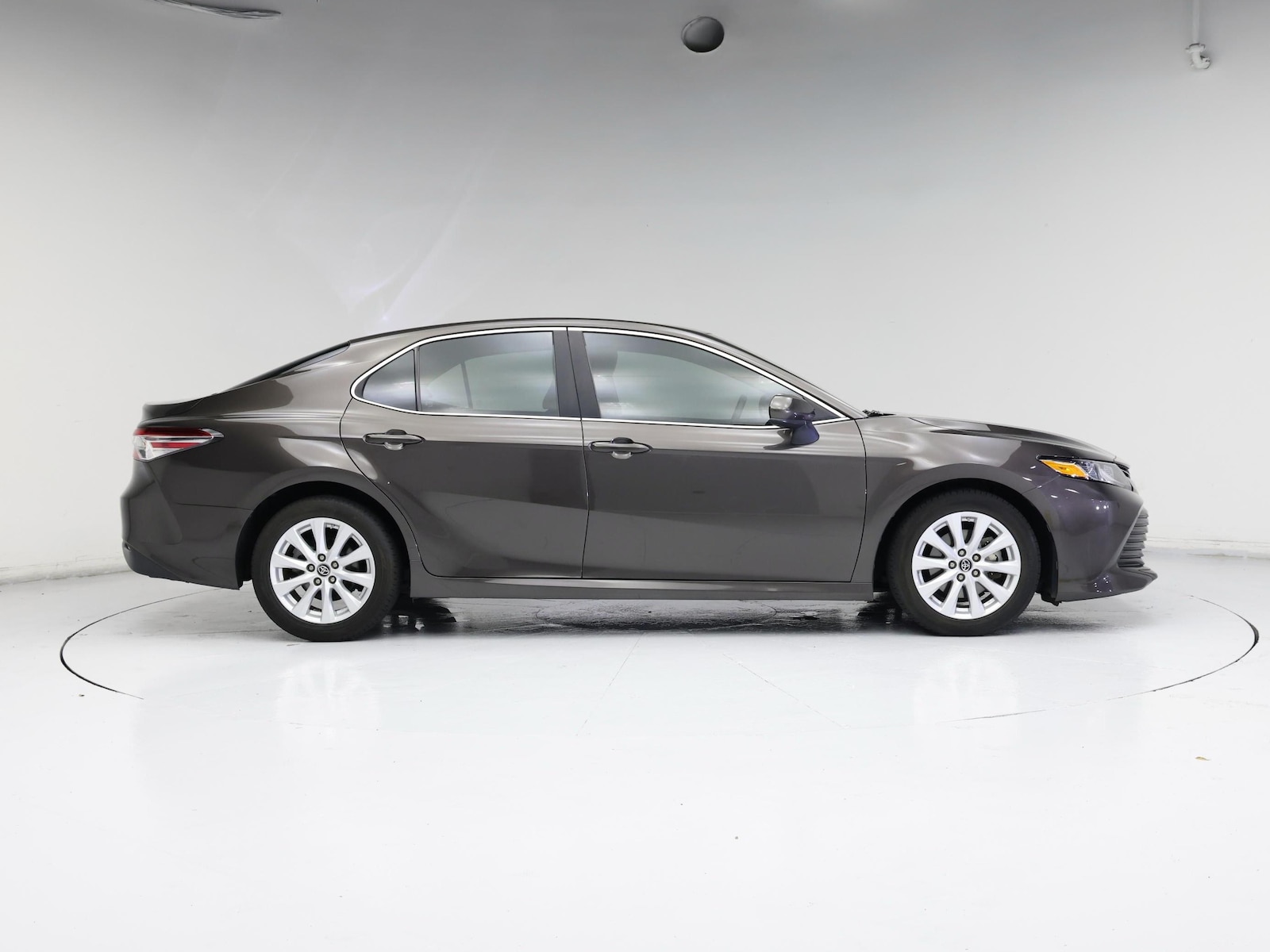 2018 Toyota Camry LE - Photo 8