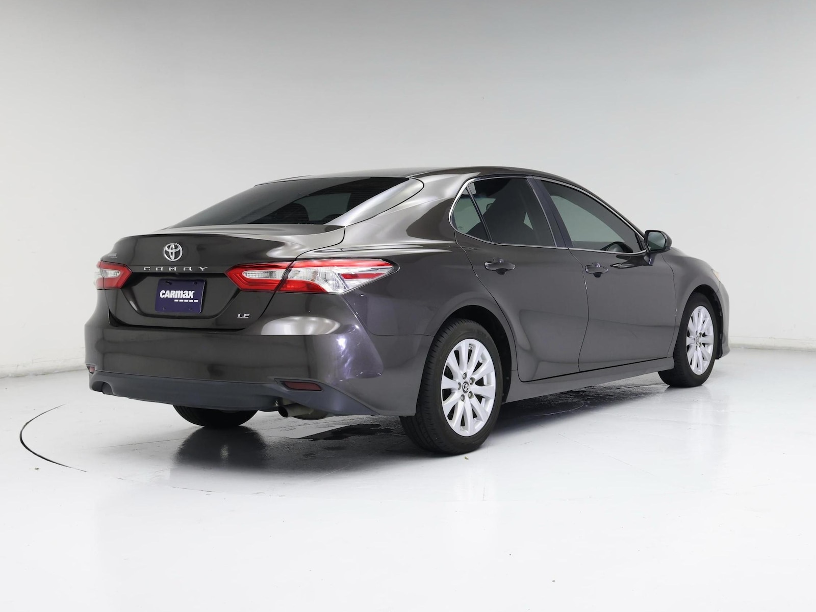 2018 Toyota Camry LE - Photo 9
