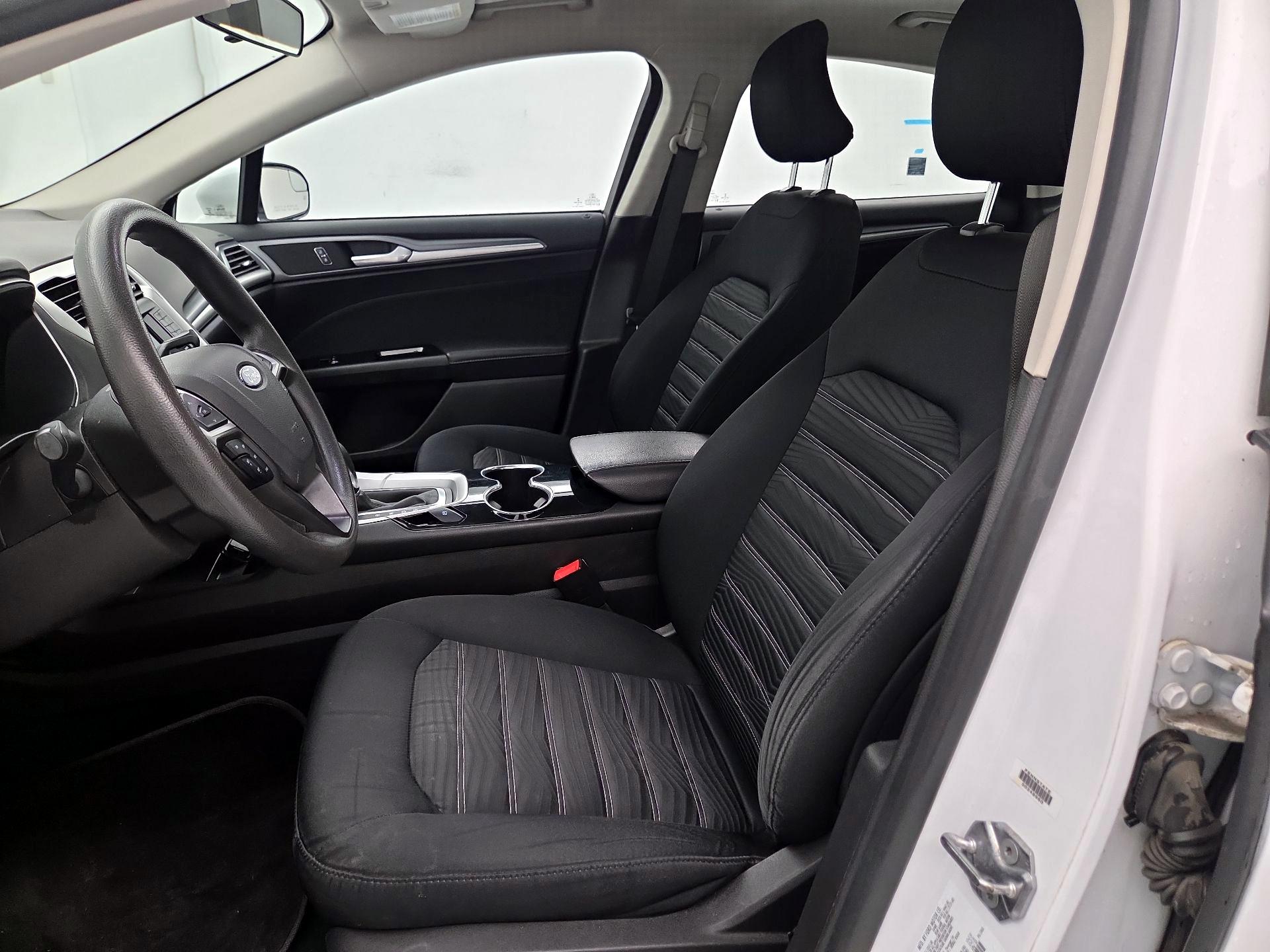 Thumbnail: 2016 Ford Fusion - 11