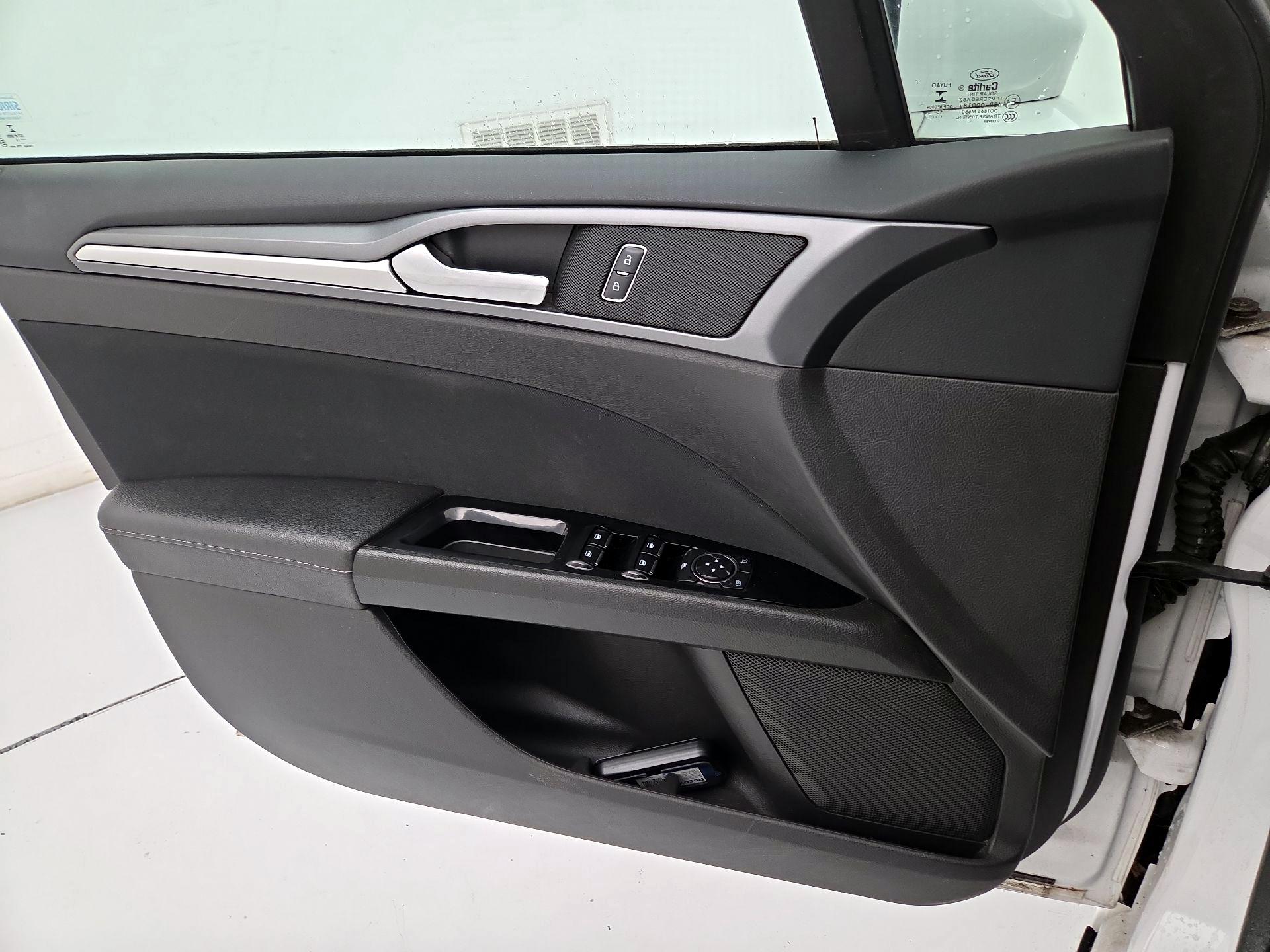 Thumbnail: 2016 Ford Fusion - 12