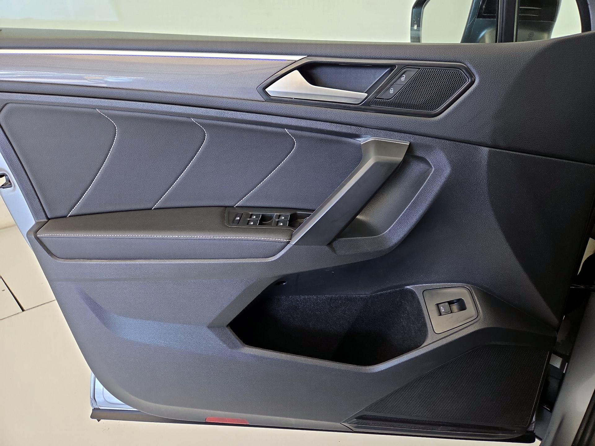 Thumbnail: 2022 Volkswagen Tiguan - 12