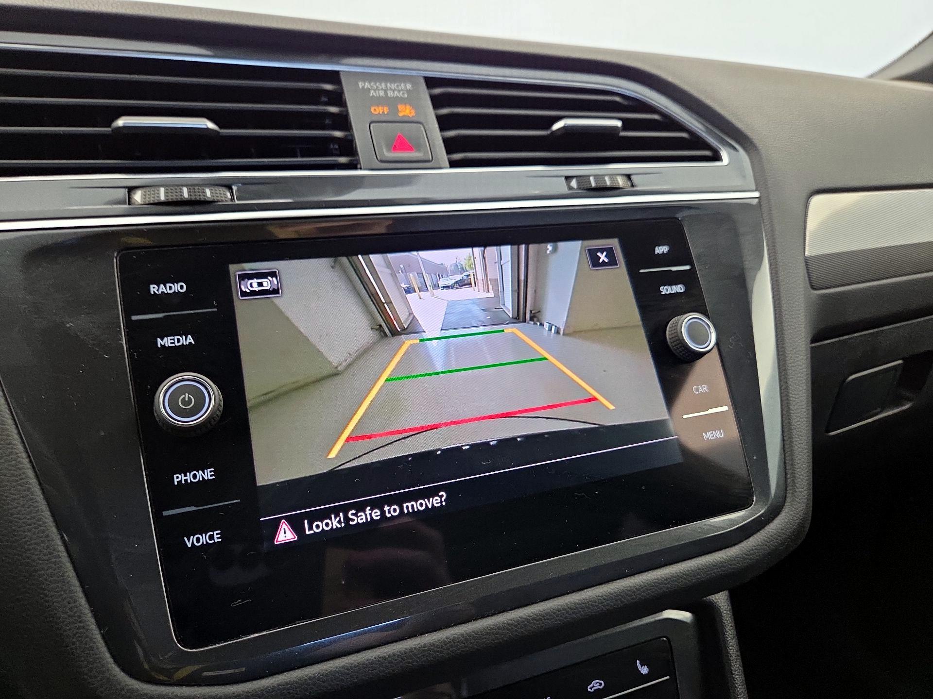 Thumbnail: 2022 Volkswagen Tiguan - 14