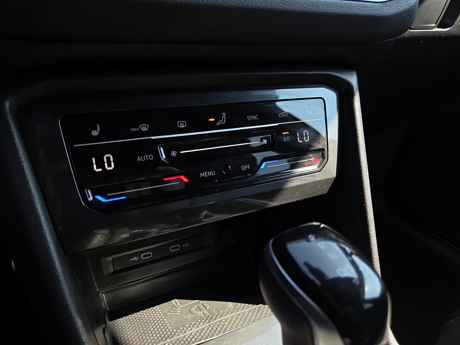 Thumbnail: 2022 Volkswagen Tiguan - 16