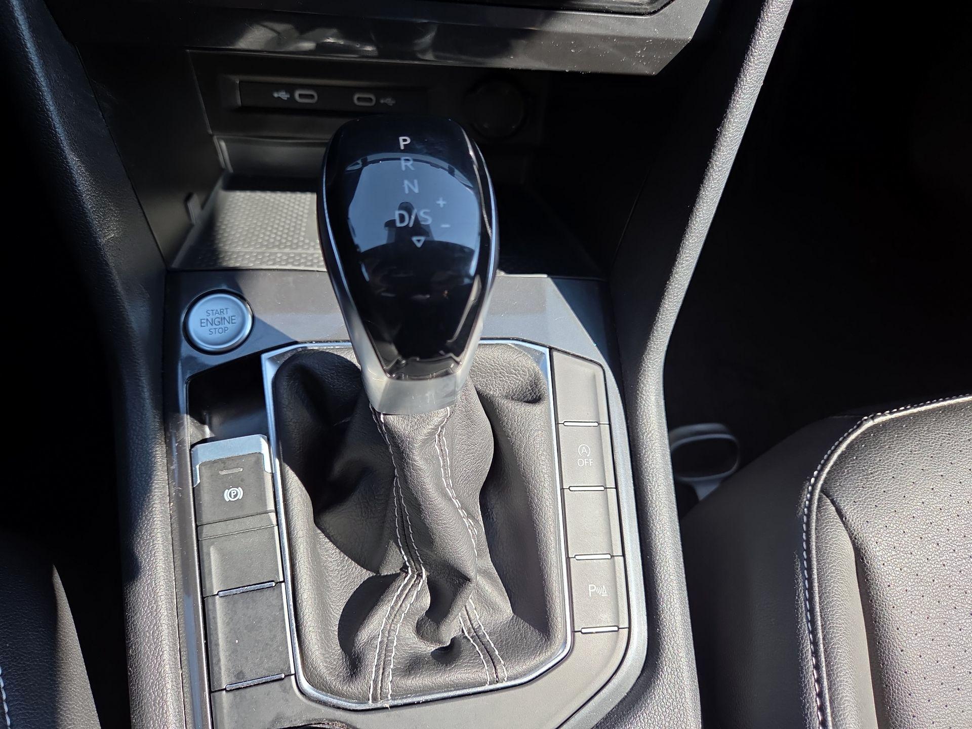 Thumbnail: 2022 Volkswagen Tiguan - 17