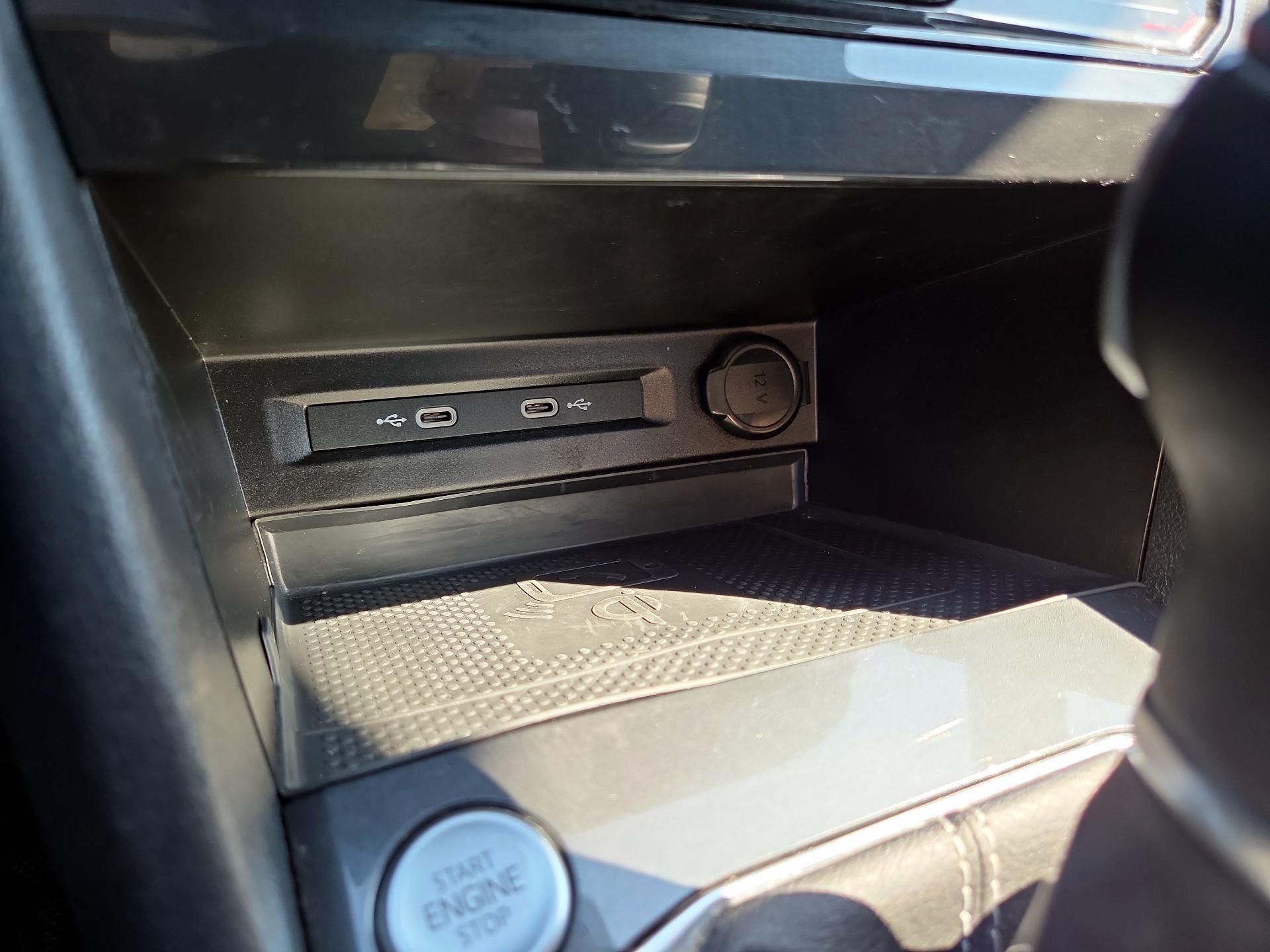 Thumbnail: 2022 Volkswagen Tiguan - 18