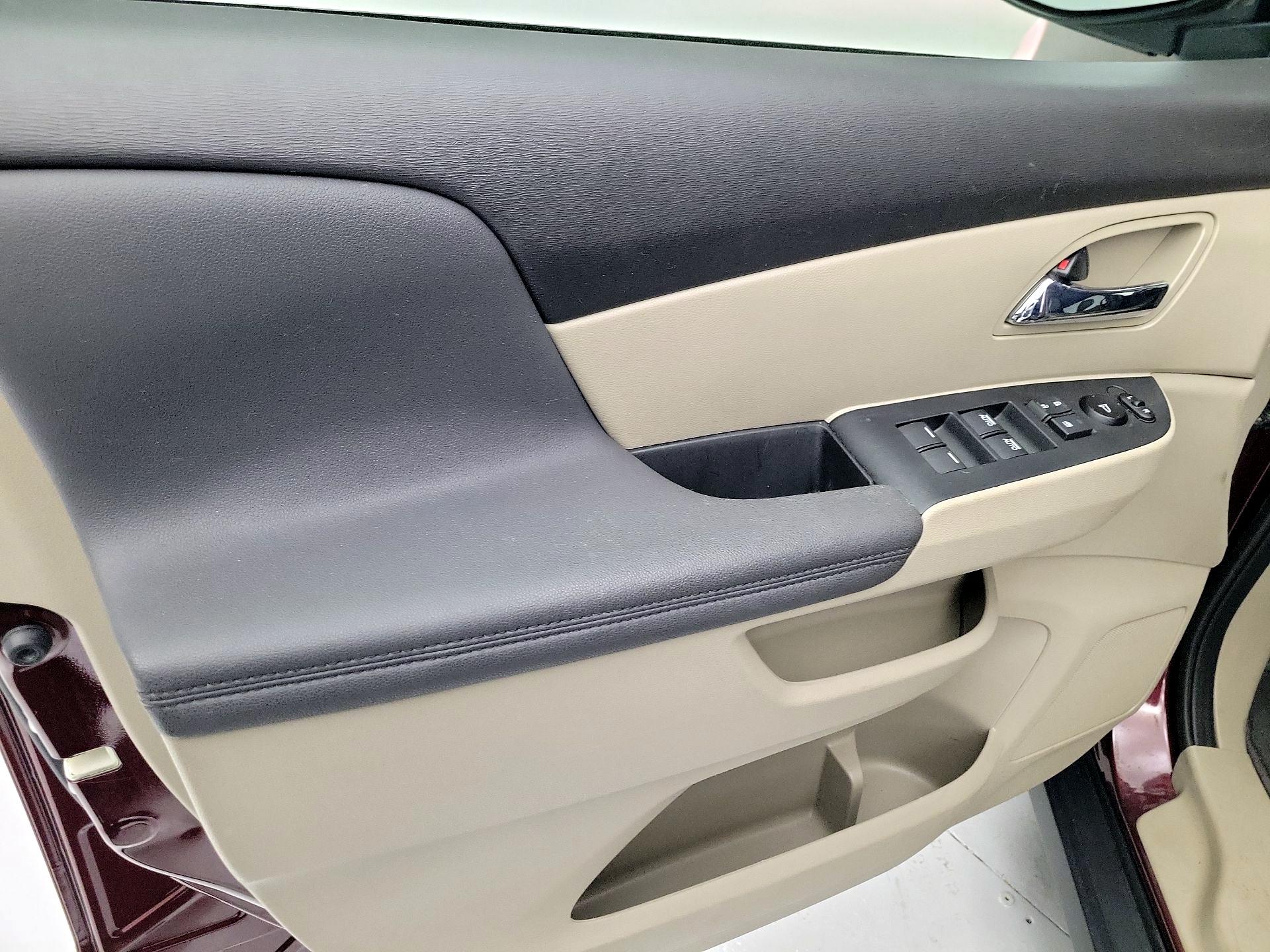 Thumbnail: 2017 Honda Odyssey - 12