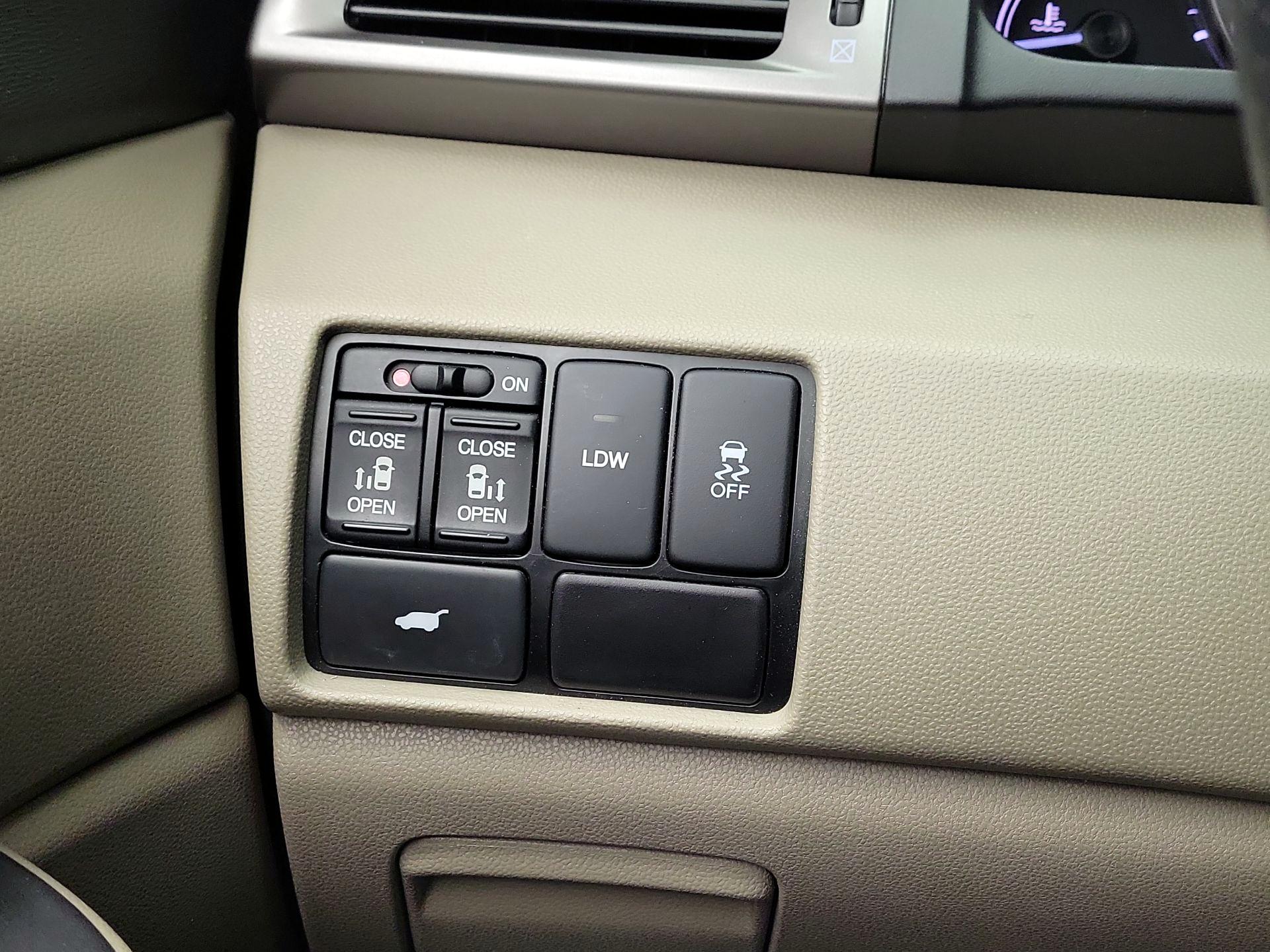 Thumbnail: 2017 Honda Odyssey - 13