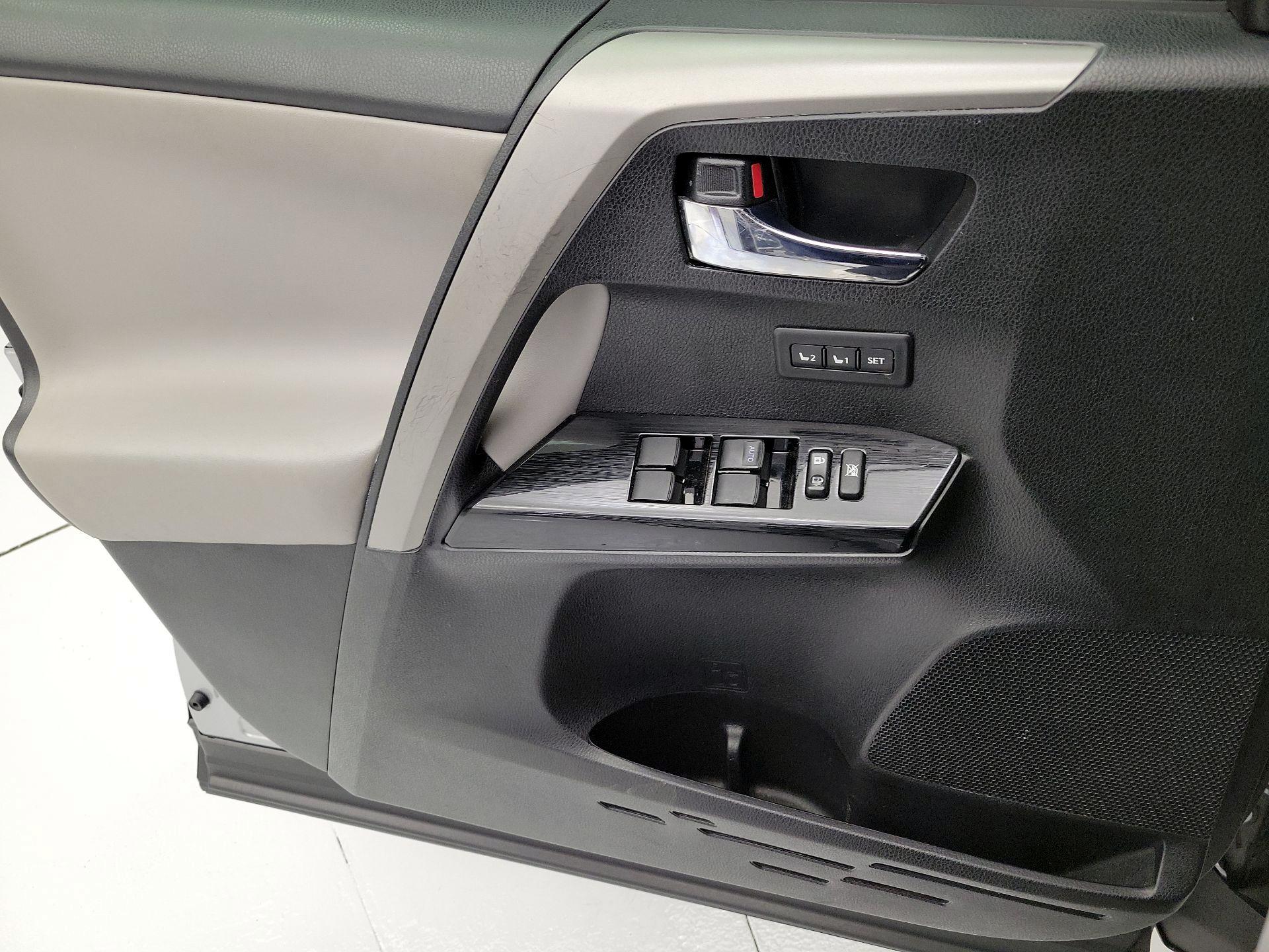 Thumbnail: 2017 Toyota RAV4 - 12