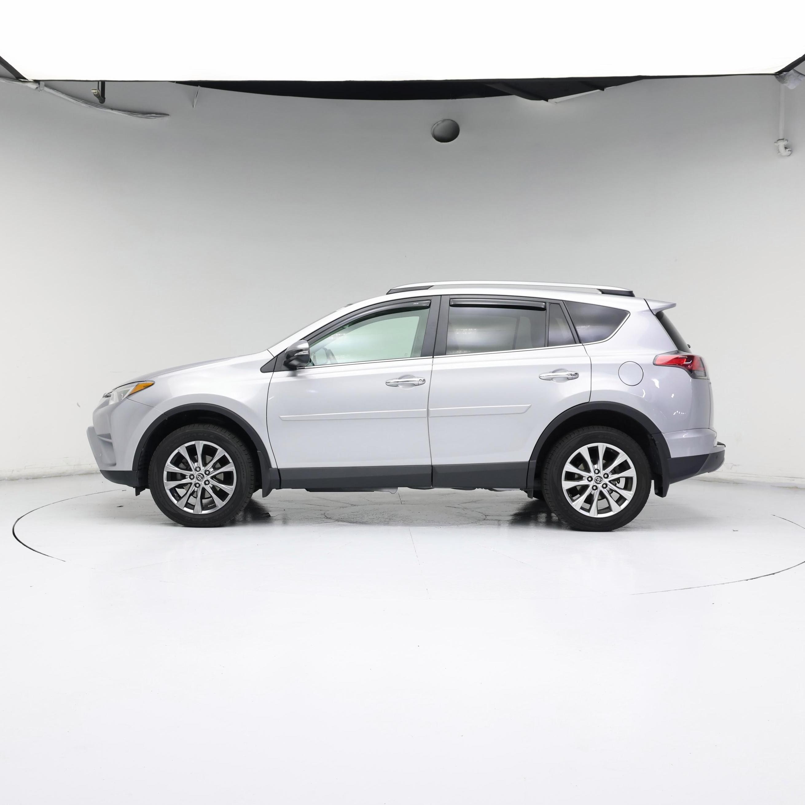 Thumbnail: 2017 Toyota RAV4 - 3