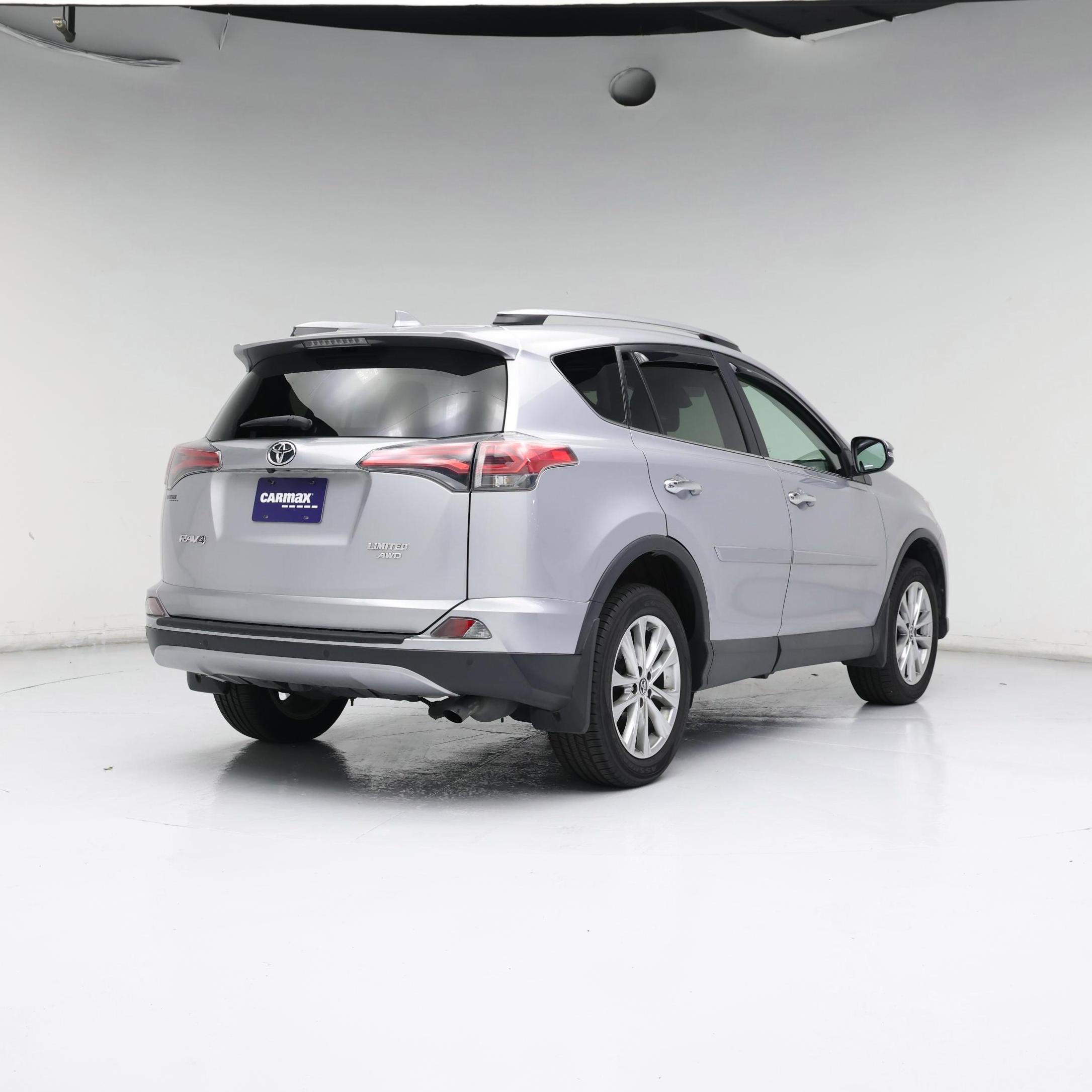 Thumbnail: 2017 Toyota RAV4 - 8