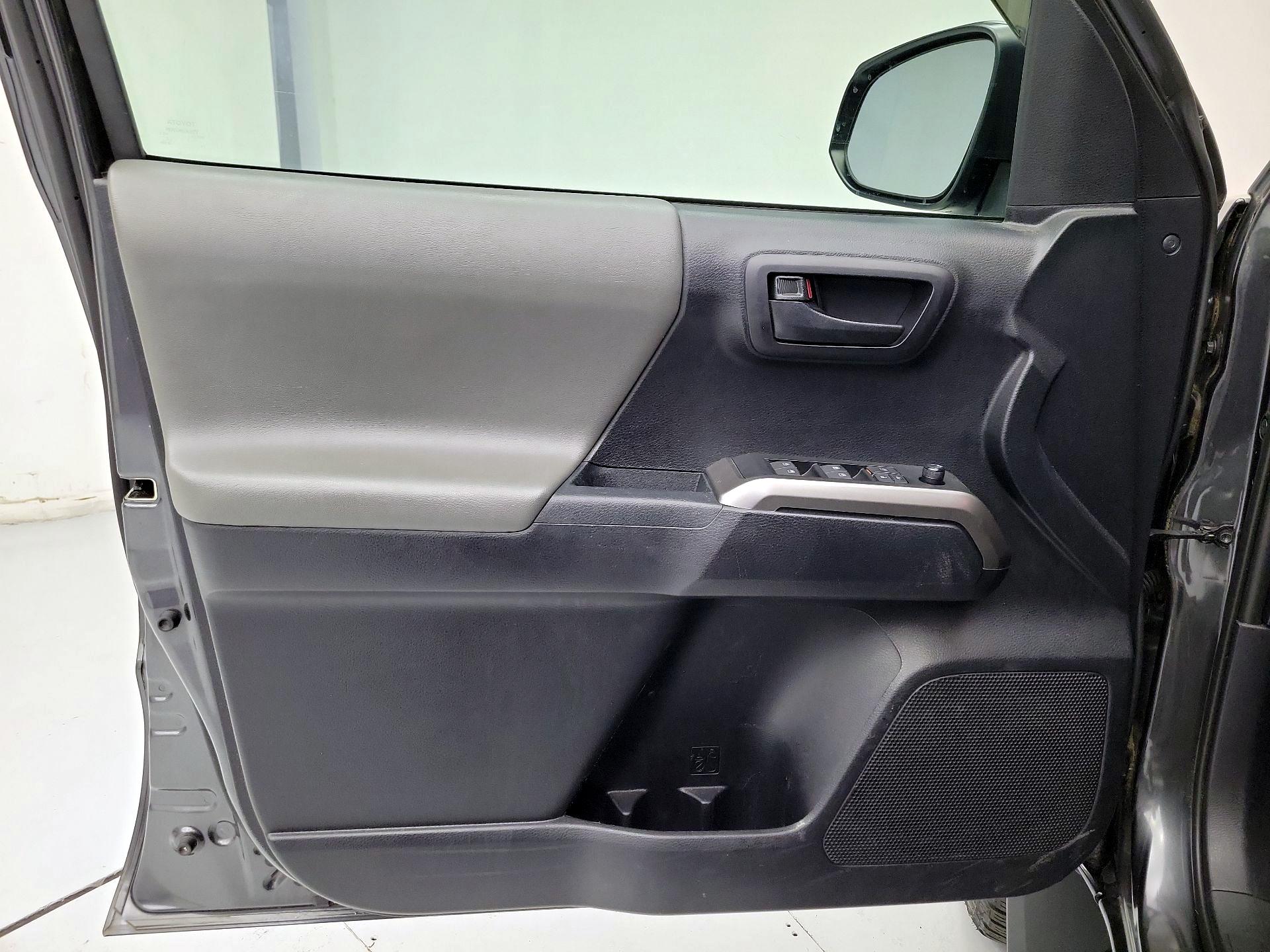 Thumbnail: 2020 Toyota Tacoma - 12