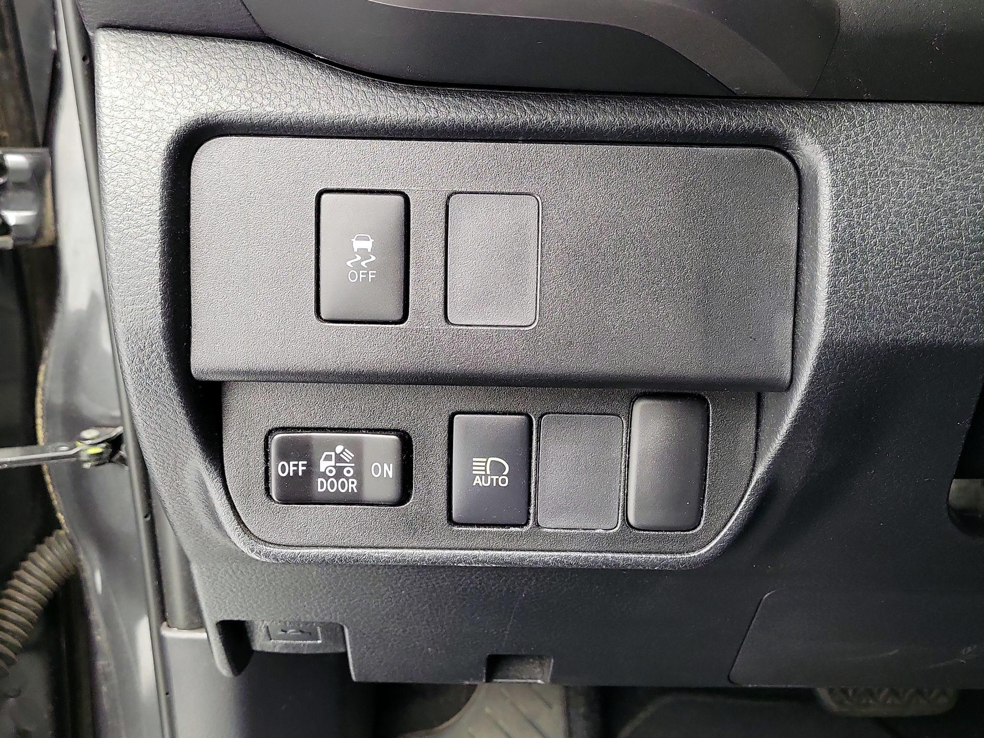 Thumbnail: 2020 Toyota Tacoma - 13