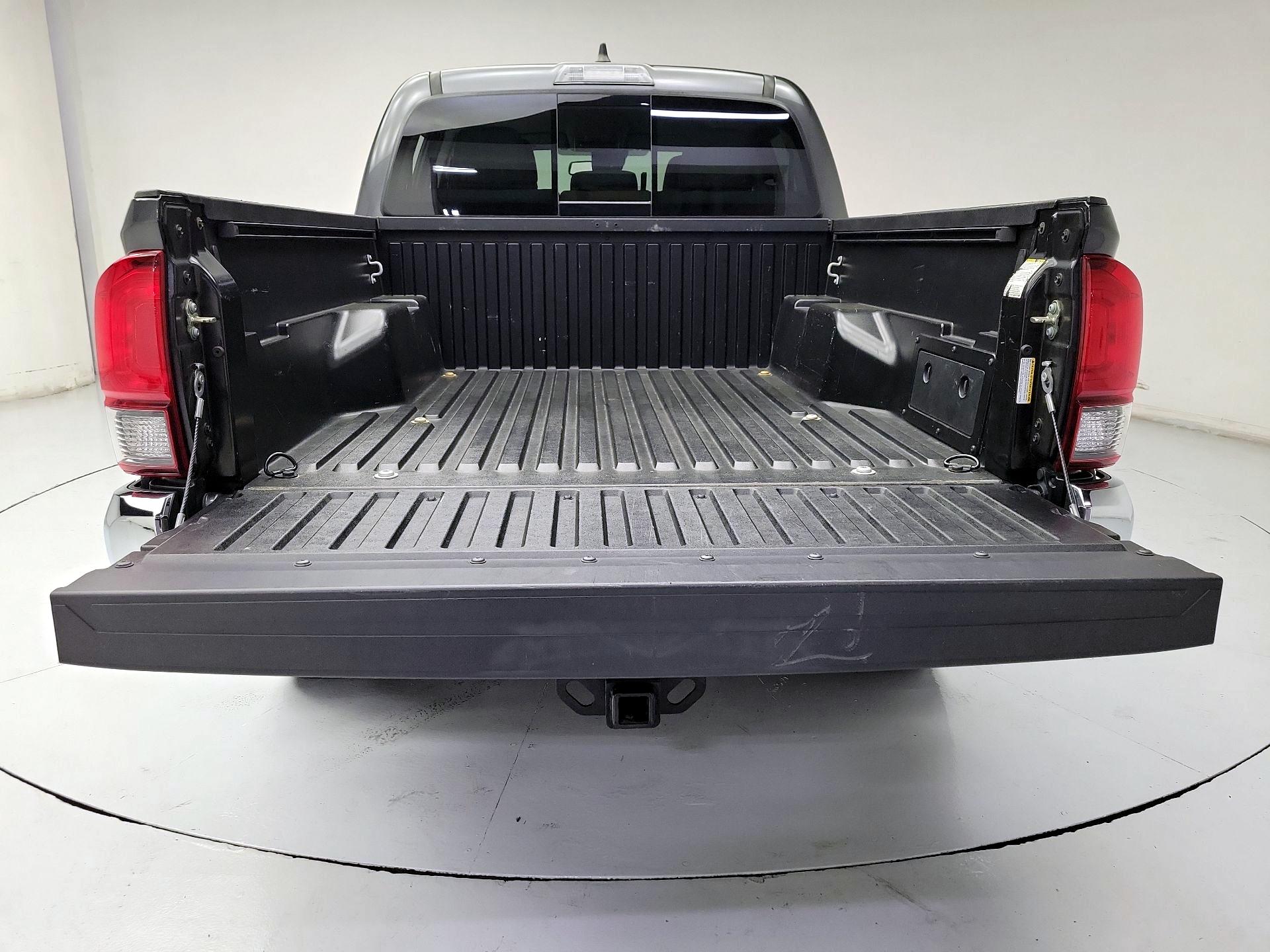 Thumbnail: 2020 Toyota Tacoma - 20