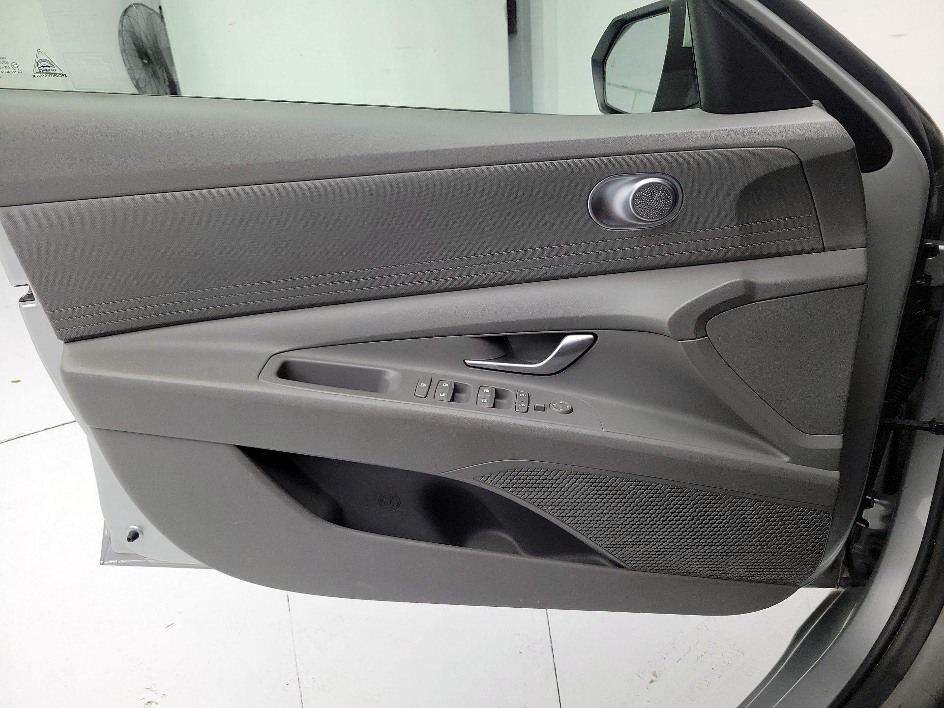 Thumbnail: 2021 Hyundai Elantra - 12