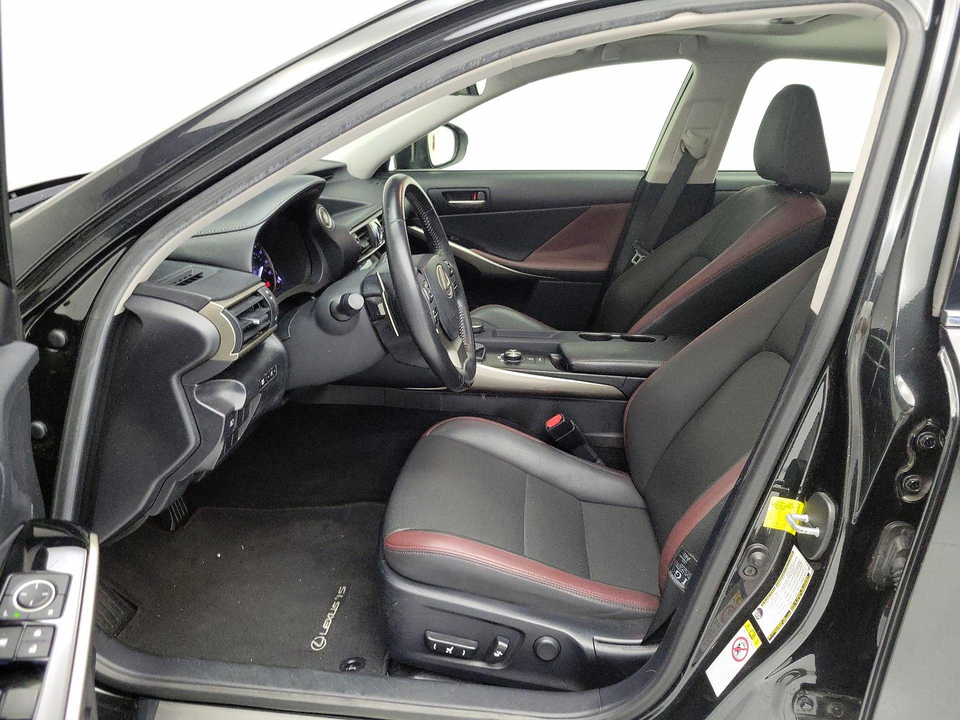 Thumbnail: 2018 Lexus IS - 11