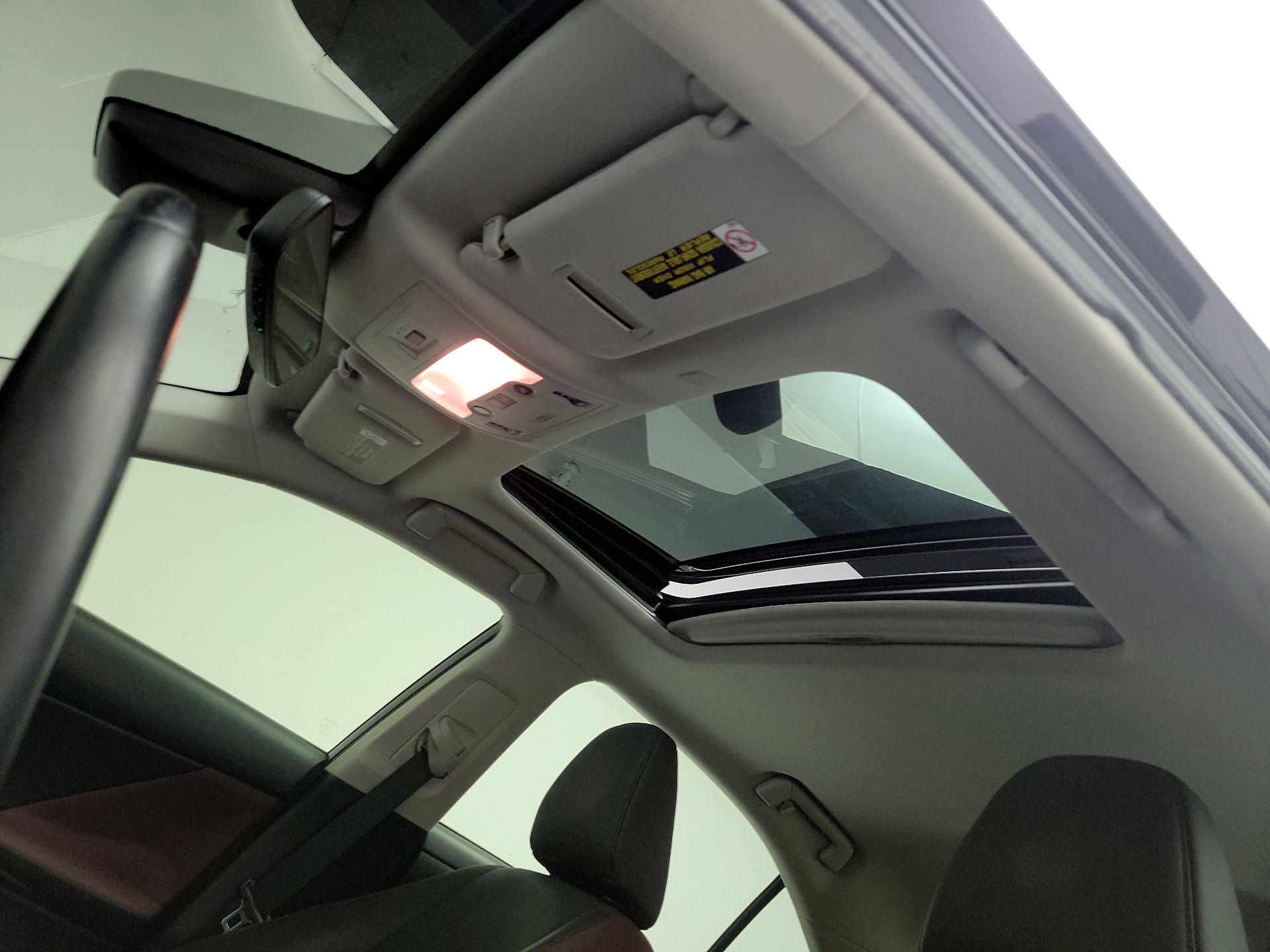 Thumbnail: 2018 Lexus IS - 19