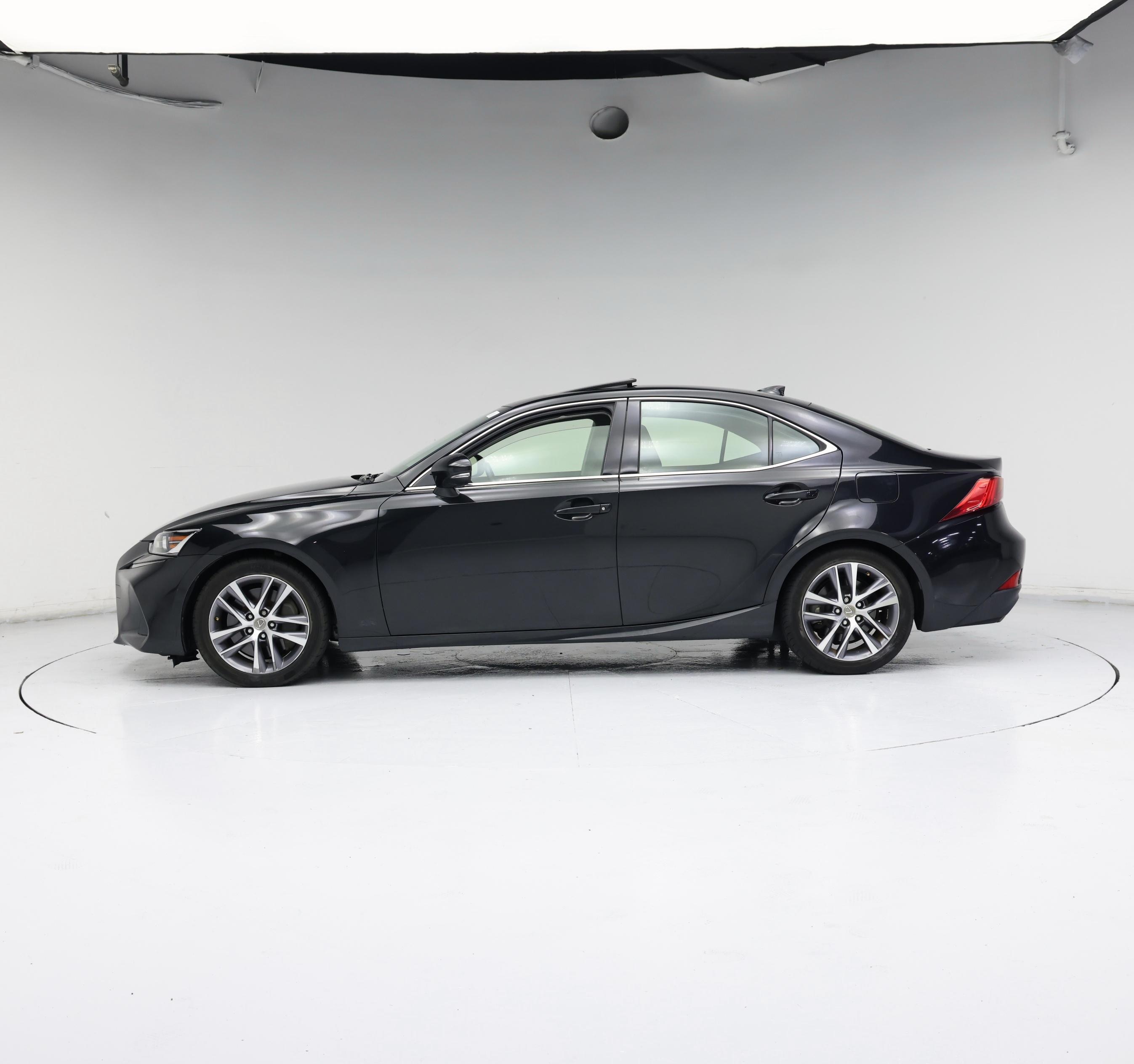 Thumbnail: 2018 Lexus IS - 3