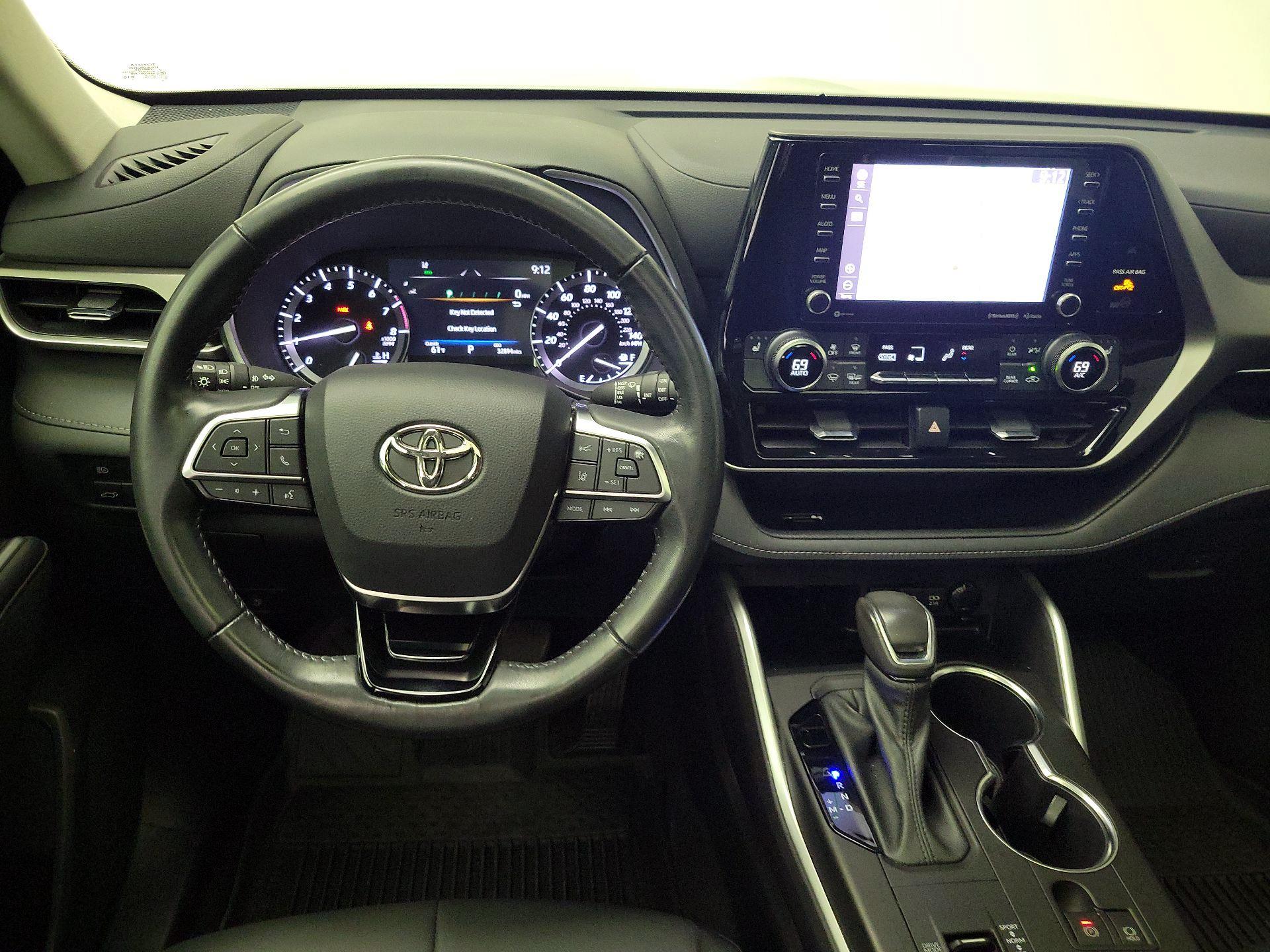 Thumbnail: 2021 Toyota Highlander - 10