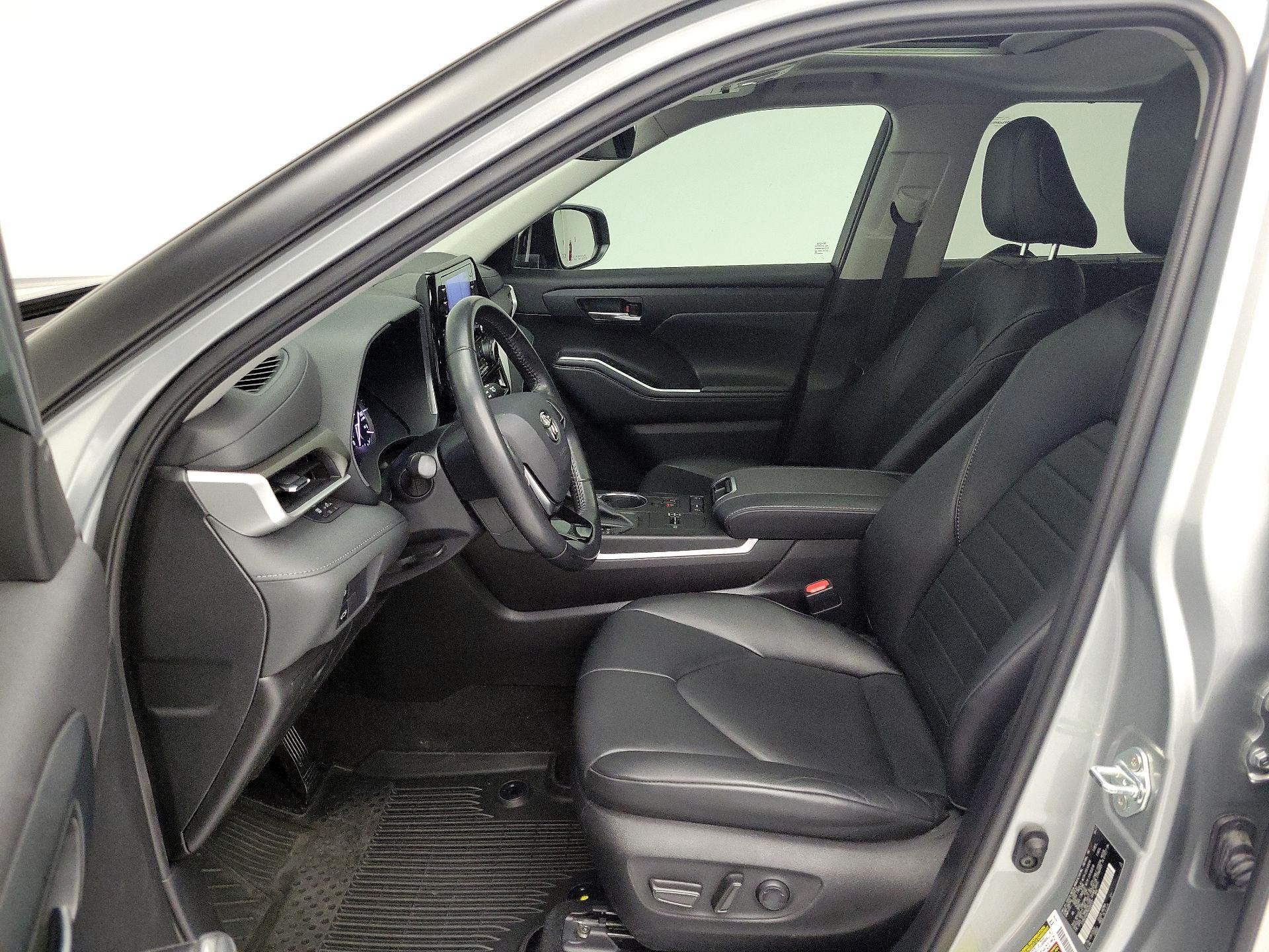 Thumbnail: 2021 Toyota Highlander - 11