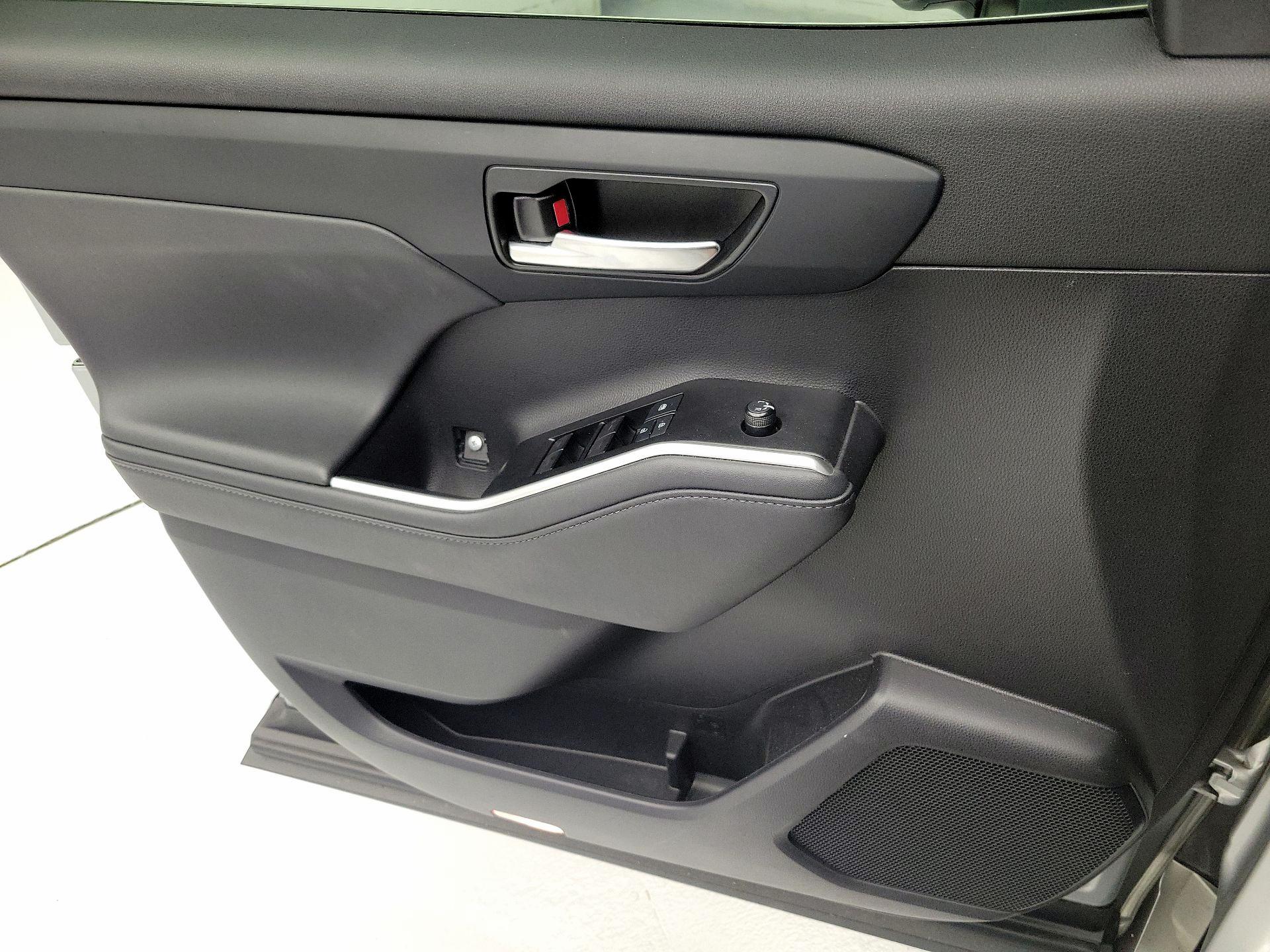 Thumbnail: 2021 Toyota Highlander - 12