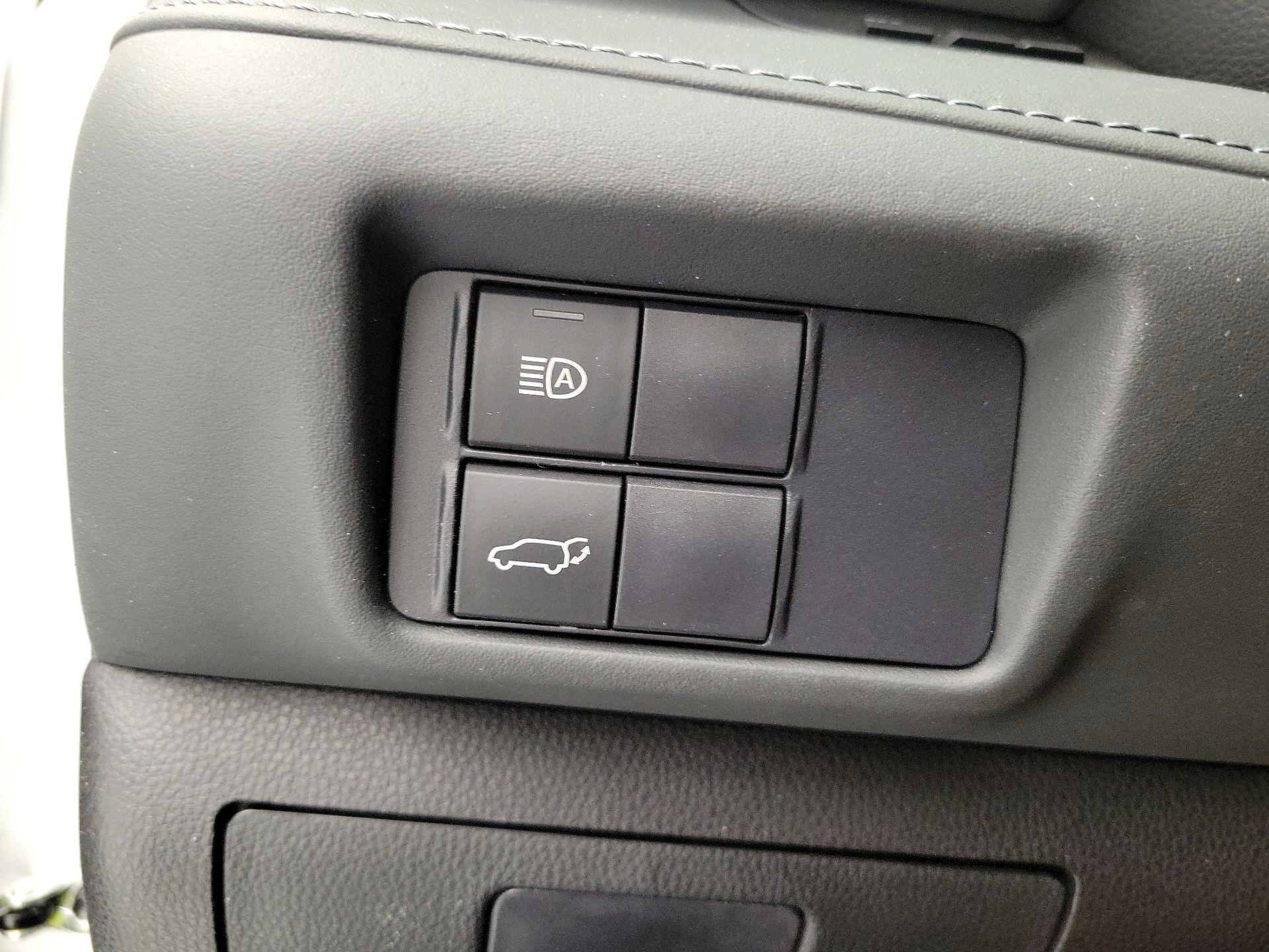 Thumbnail: 2021 Toyota Highlander - 13