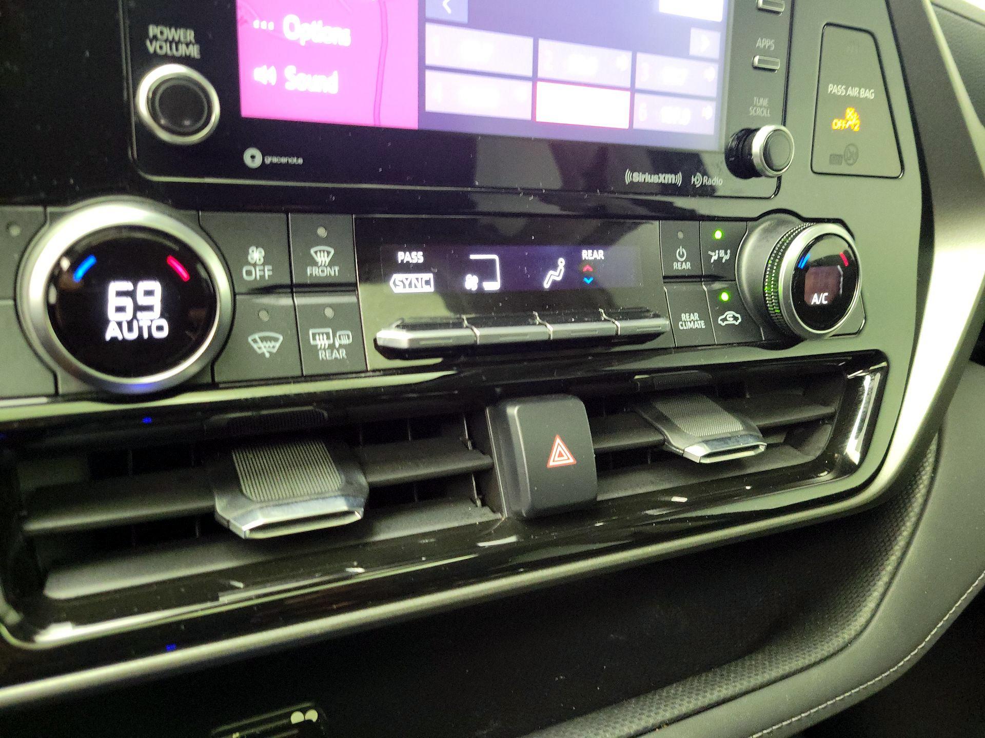 Thumbnail: 2021 Toyota Highlander - 17