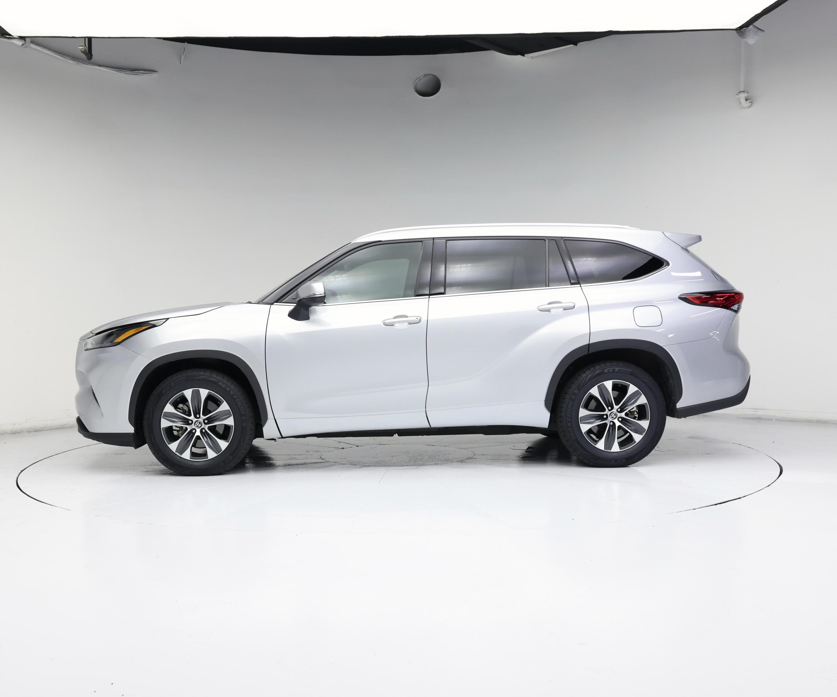 Thumbnail: 2021 Toyota Highlander - 3
