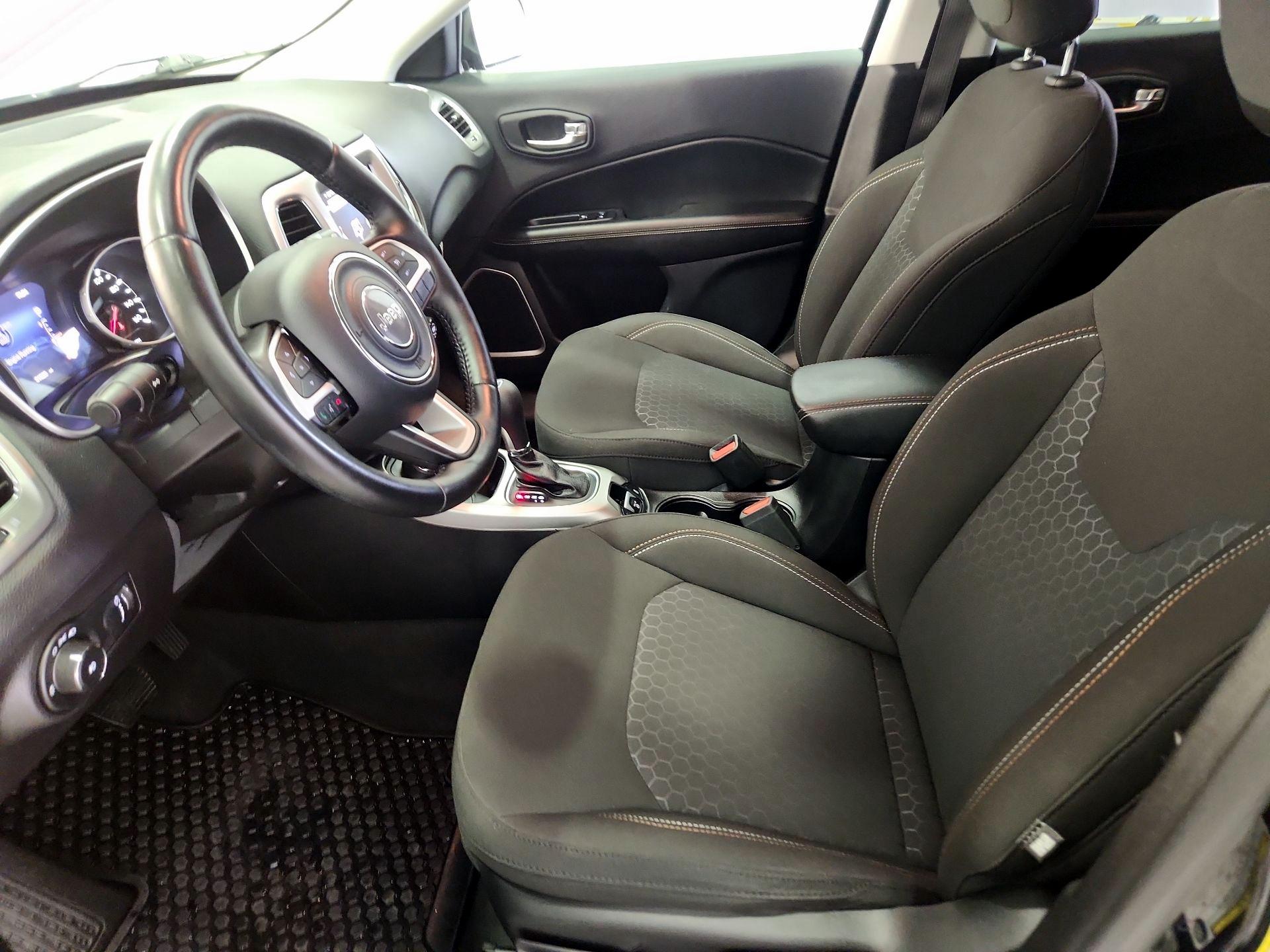 Thumbnail: 2020 Jeep Compass - 11