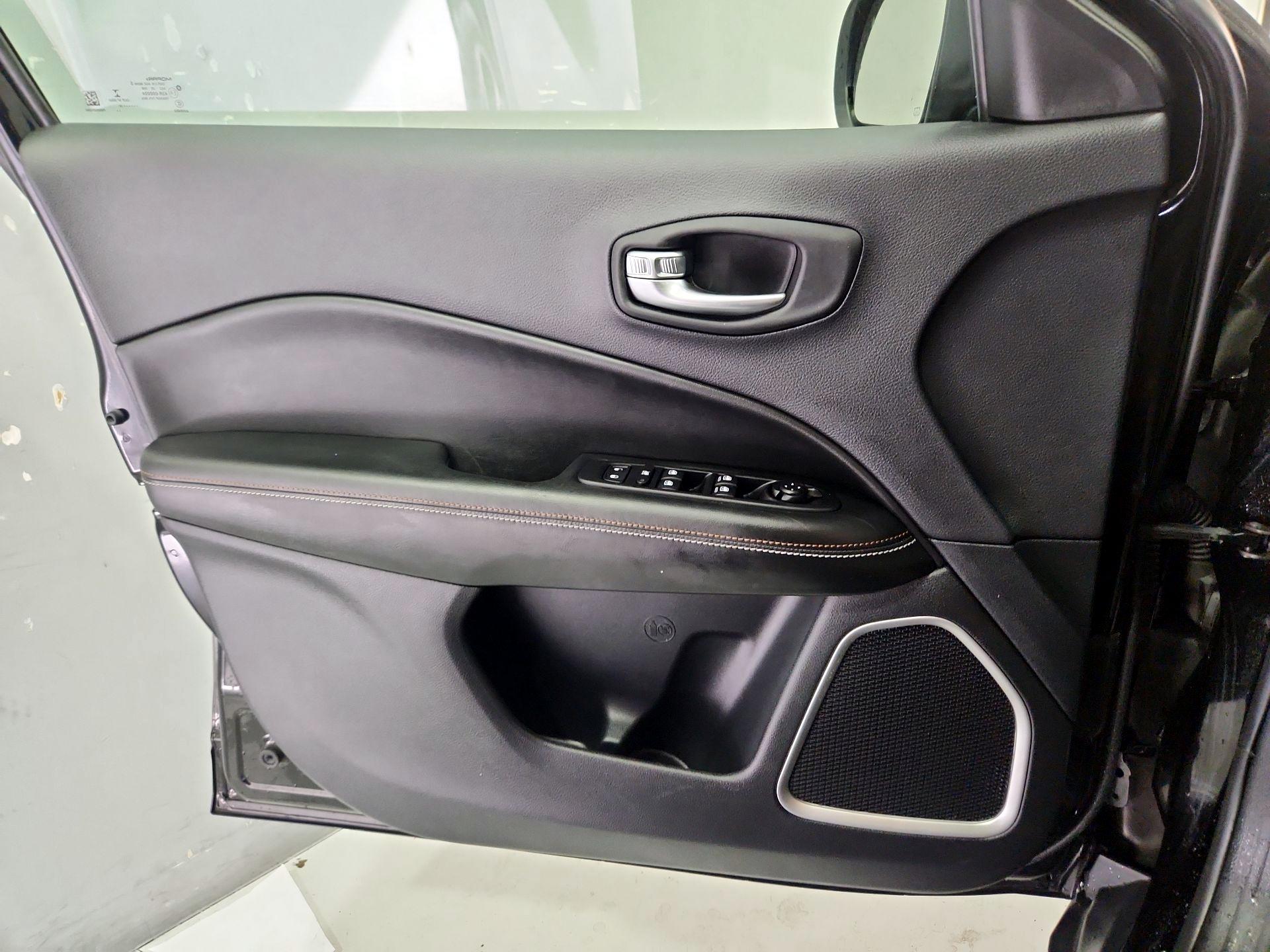 Thumbnail: 2020 Jeep Compass - 12