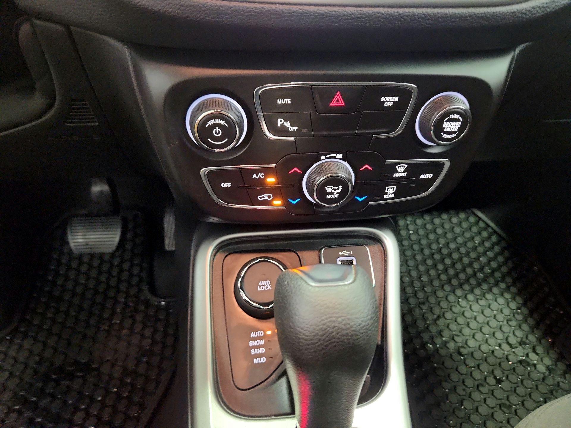 Thumbnail: 2020 Jeep Compass - 16