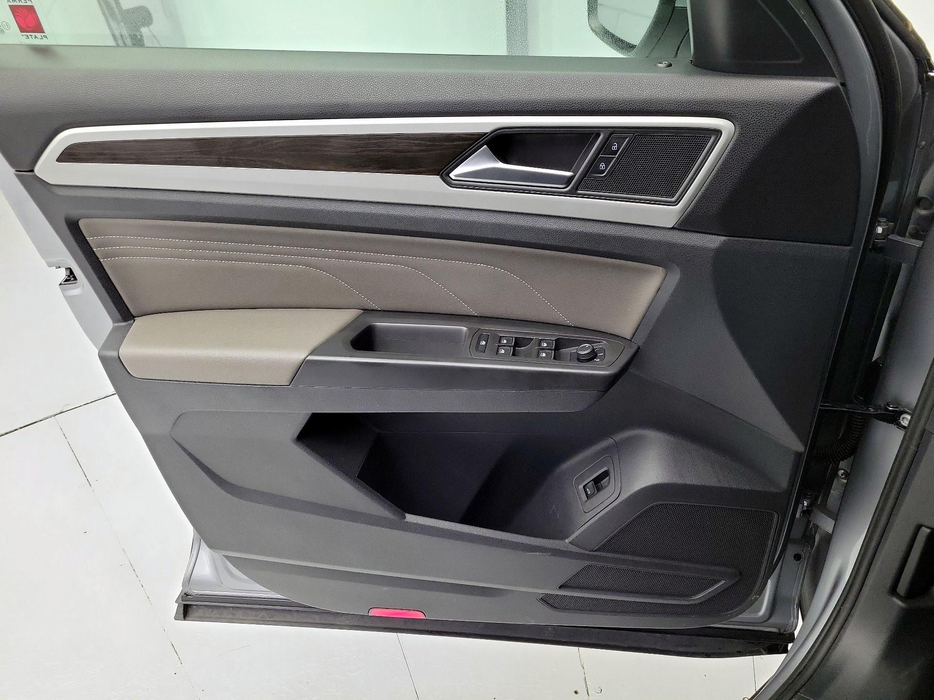 Thumbnail: 2023 Volkswagen Atlas - 12