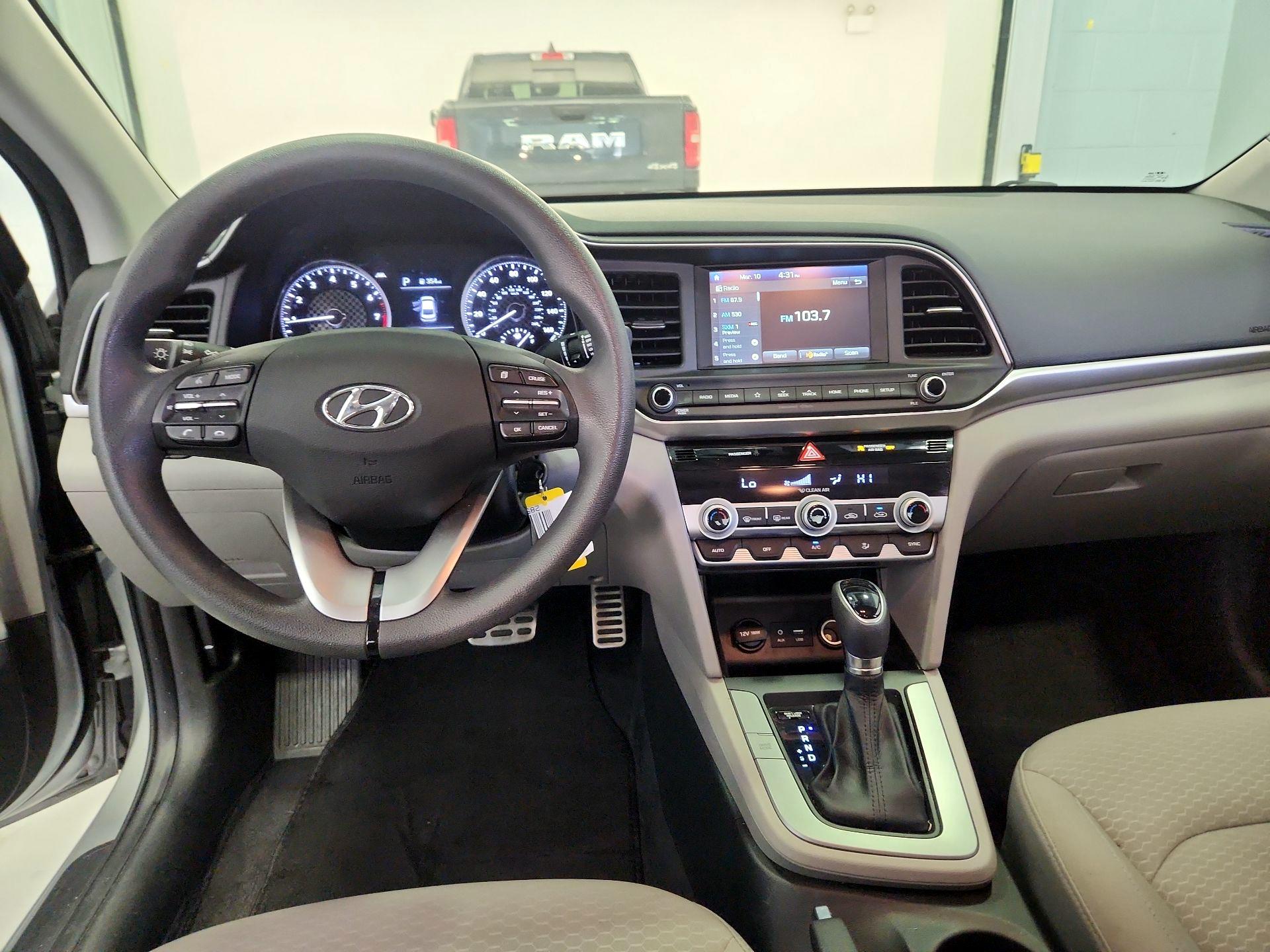 Thumbnail: 2020 Hyundai Elantra - 9