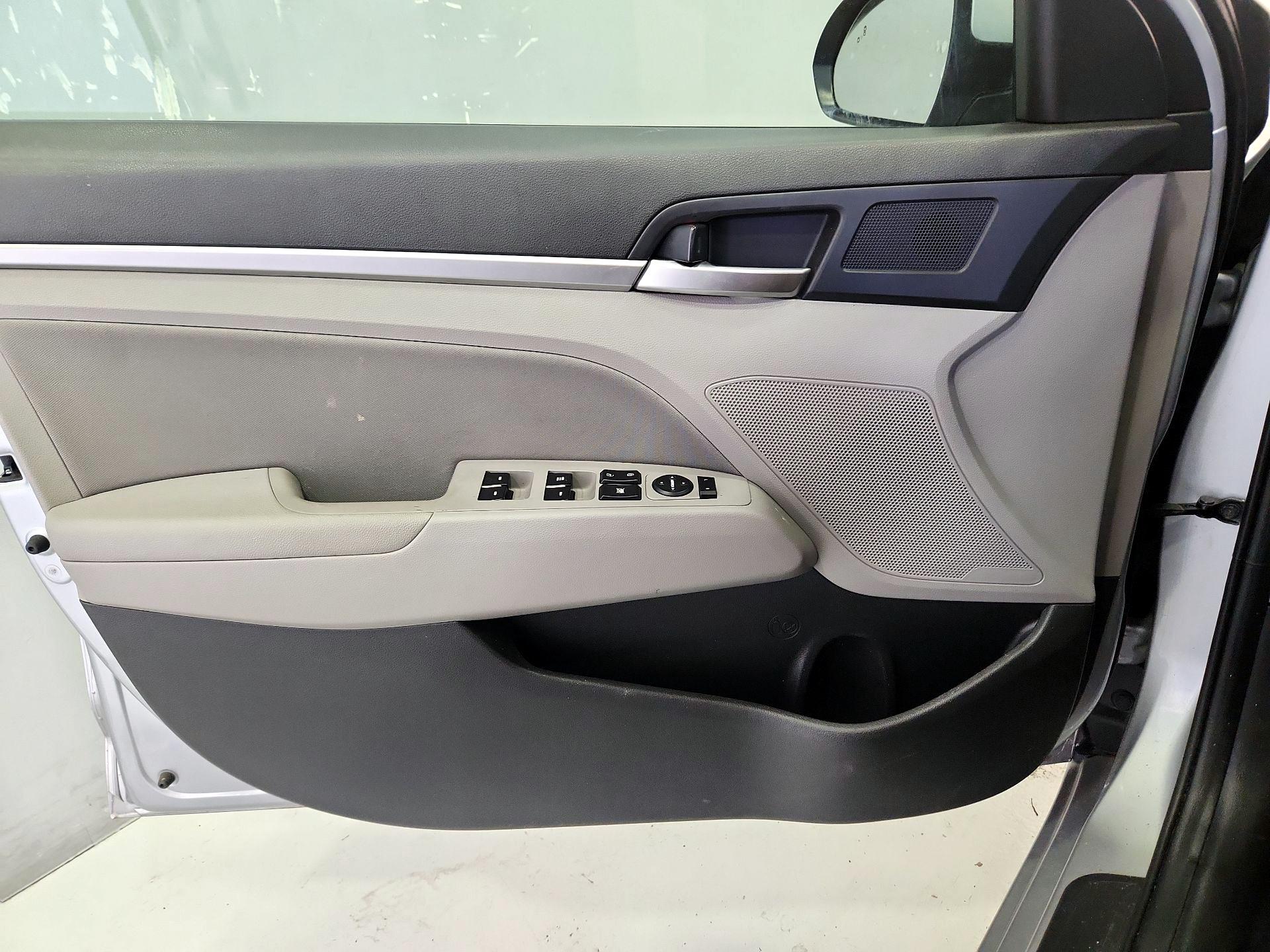 Thumbnail: 2020 Hyundai Elantra - 12