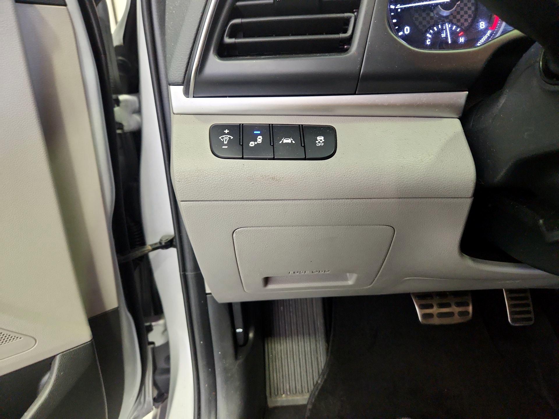 Thumbnail: 2020 Hyundai Elantra - 13