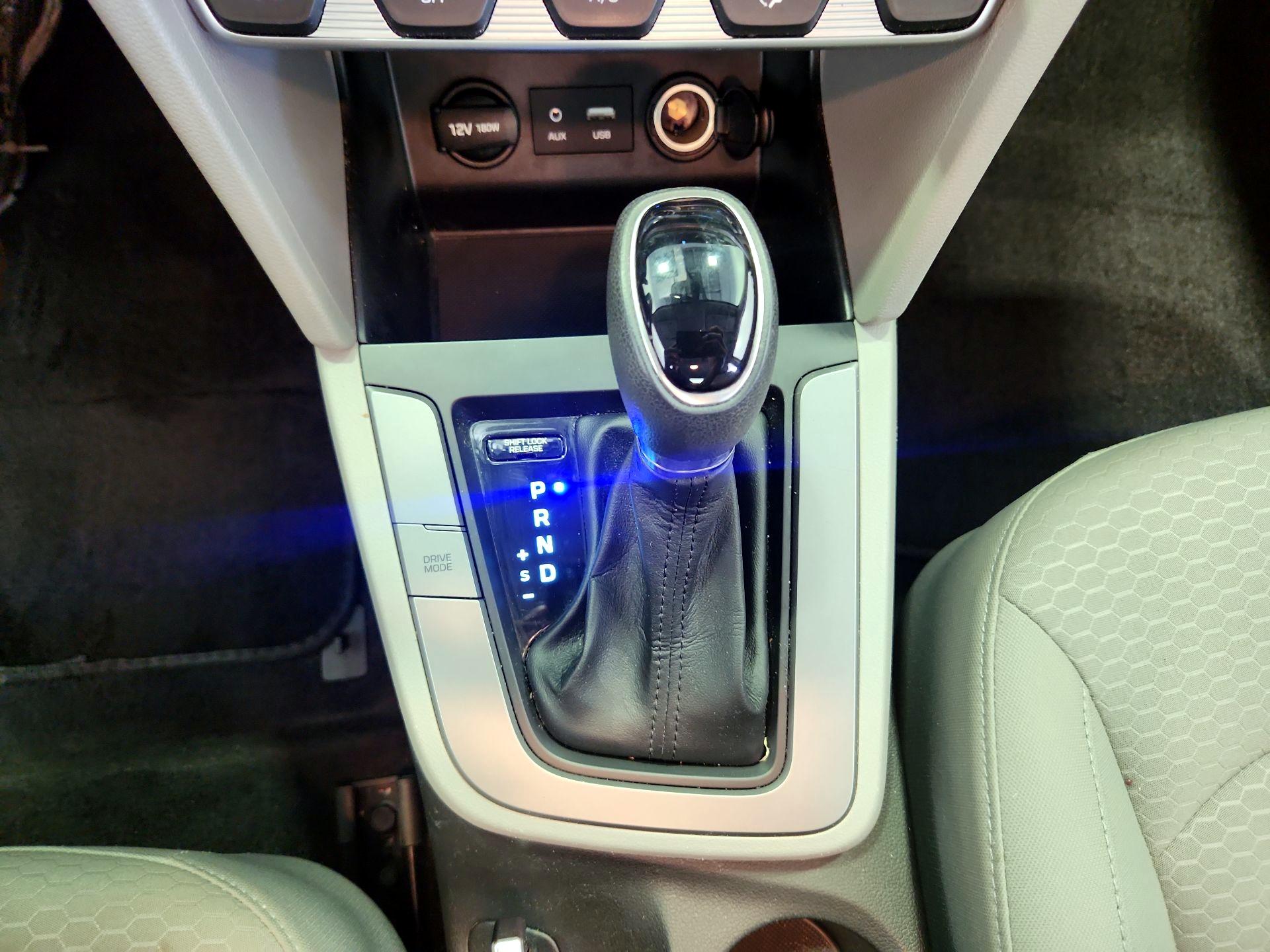 Thumbnail: 2020 Hyundai Elantra - 17