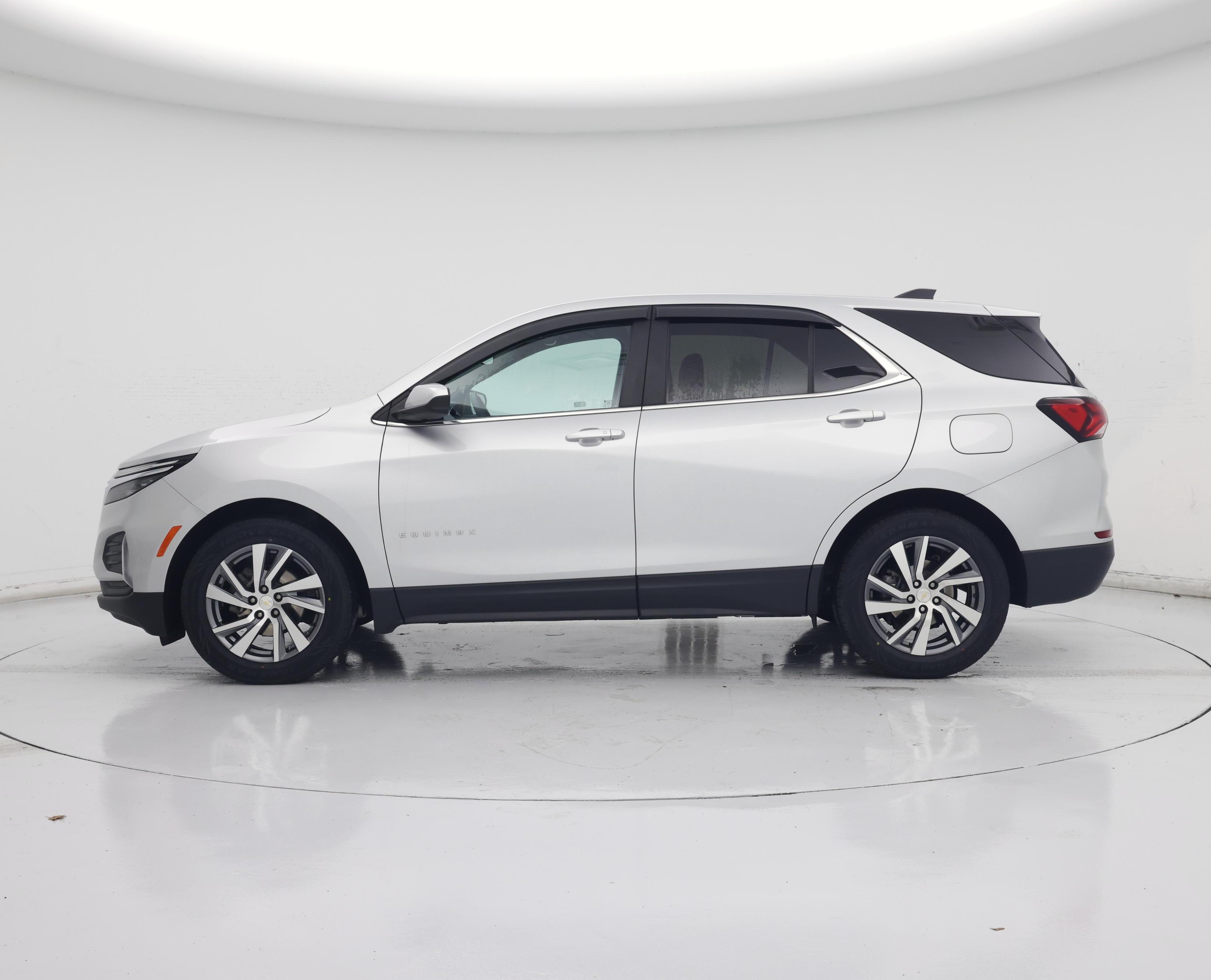 Thumbnail: 2022 Chevrolet Equinox - 3