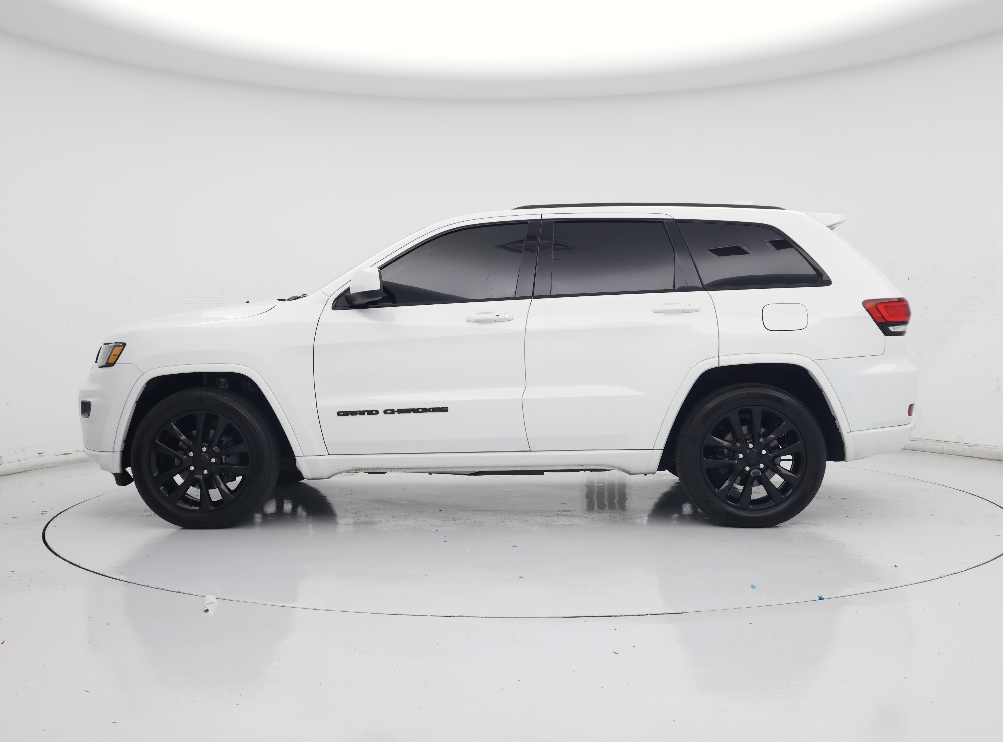 Thumbnail: 2020 Jeep Grand Cherokee - 3